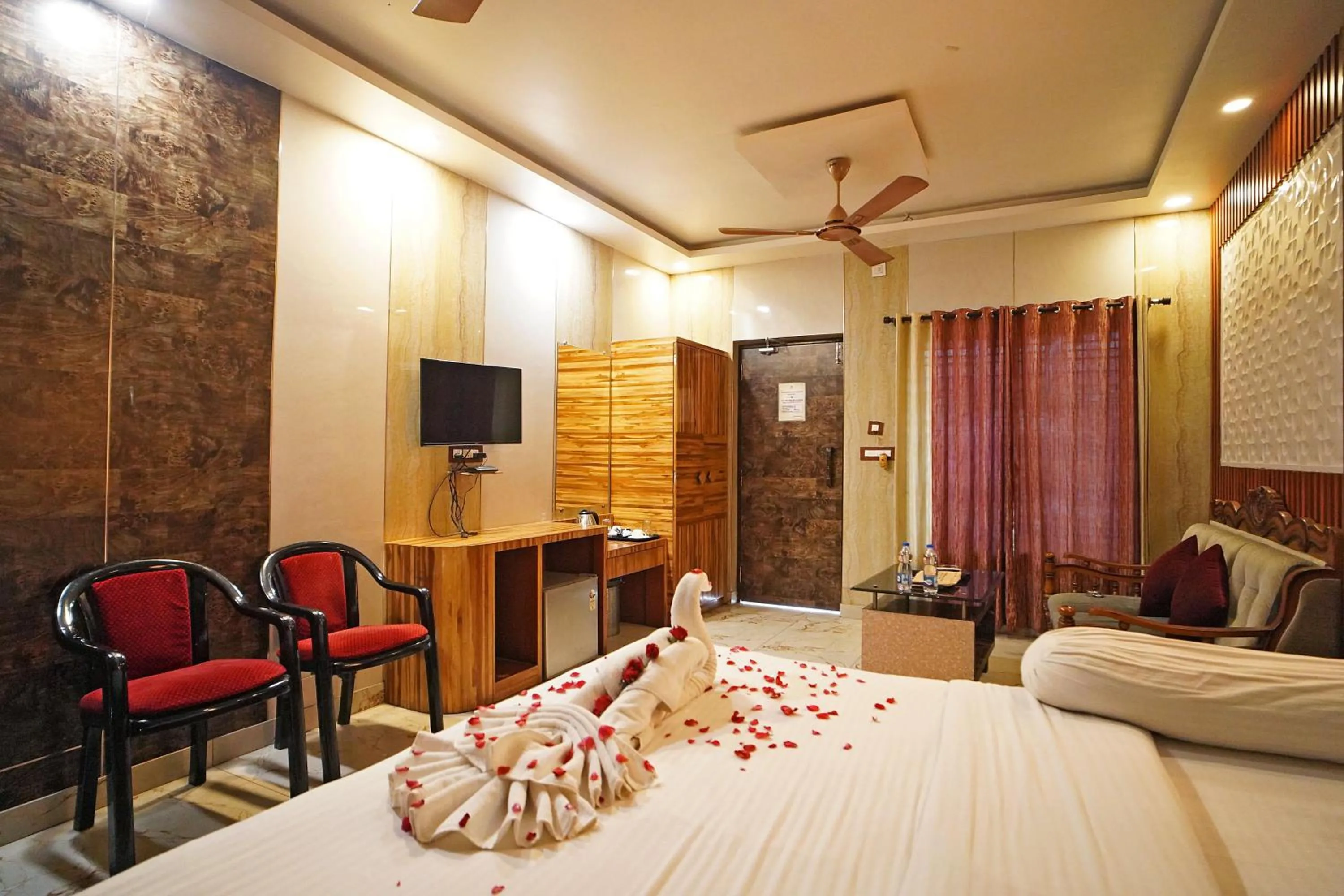 Communal lounge/ TV room, Bed in Sher Bengal Beach Resort