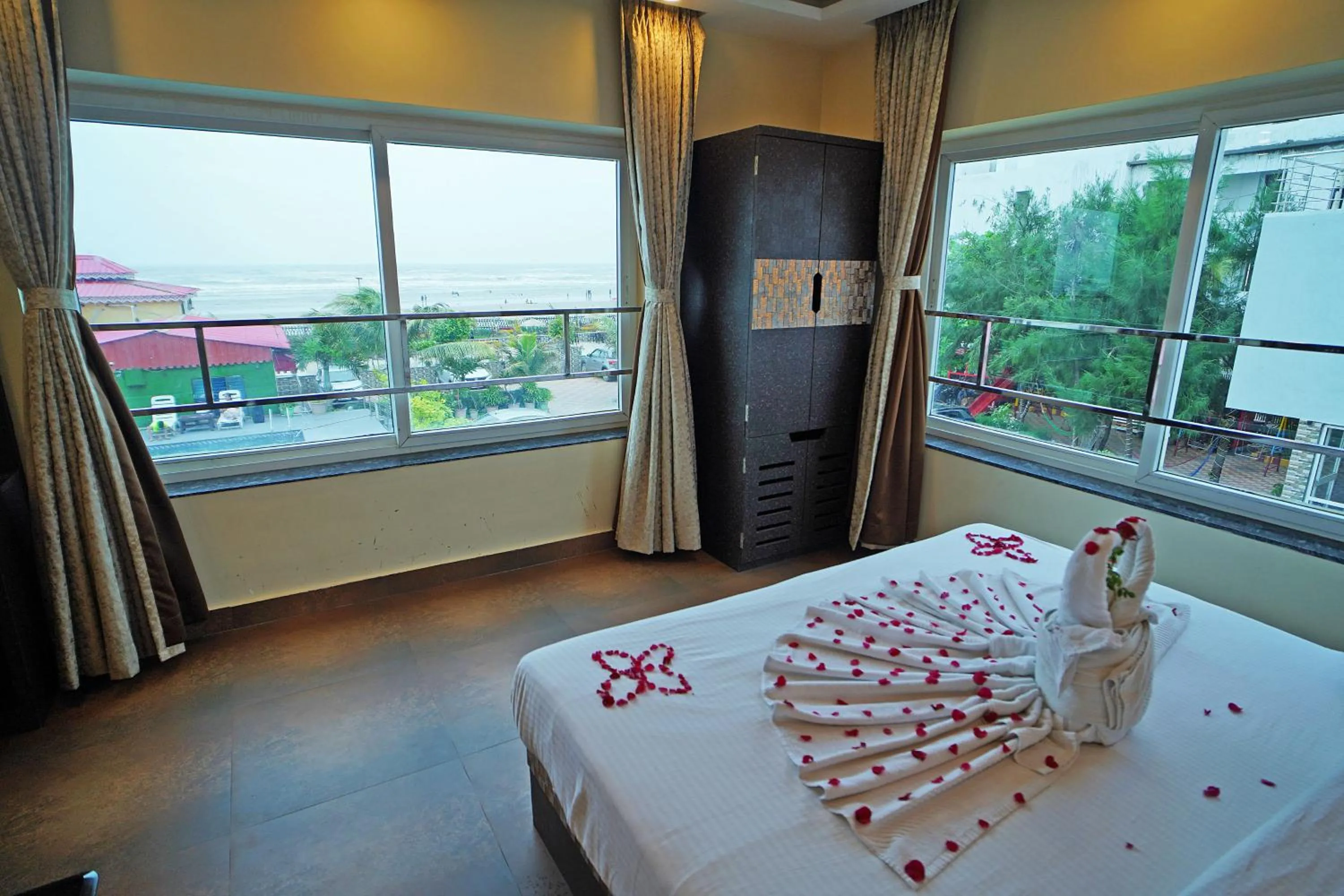 Sea view, Bed in Sher Bengal Beach Resort