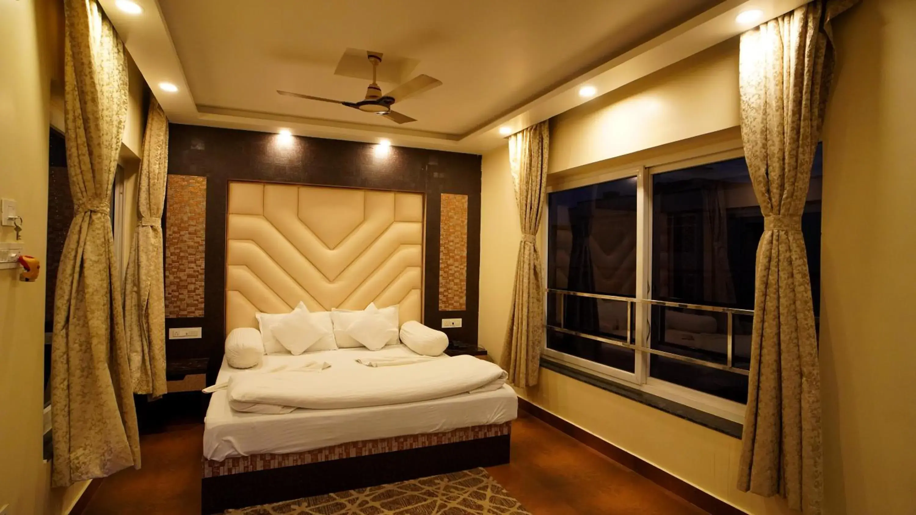 Deluxe Double Room with Side Sea View in Sher Bengal Beach Resort Deluxe Double Room with Side Sea View in Sher Bengal Beach Resort