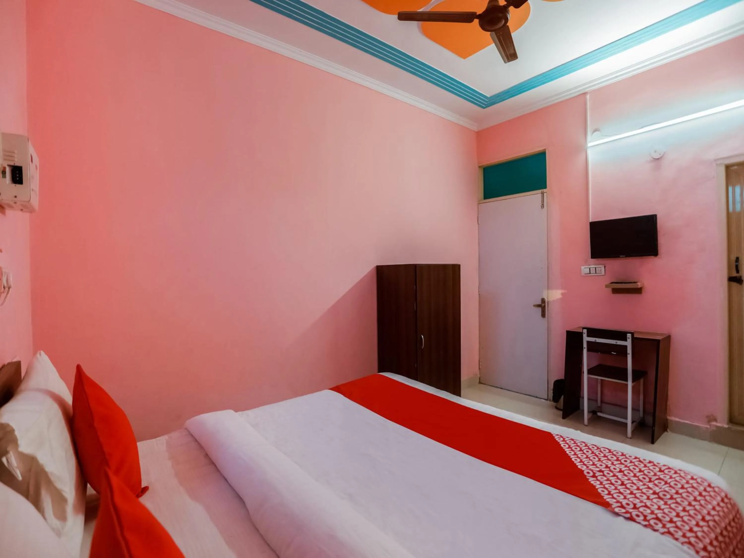 Bedroom, Bed in Bandral Residency