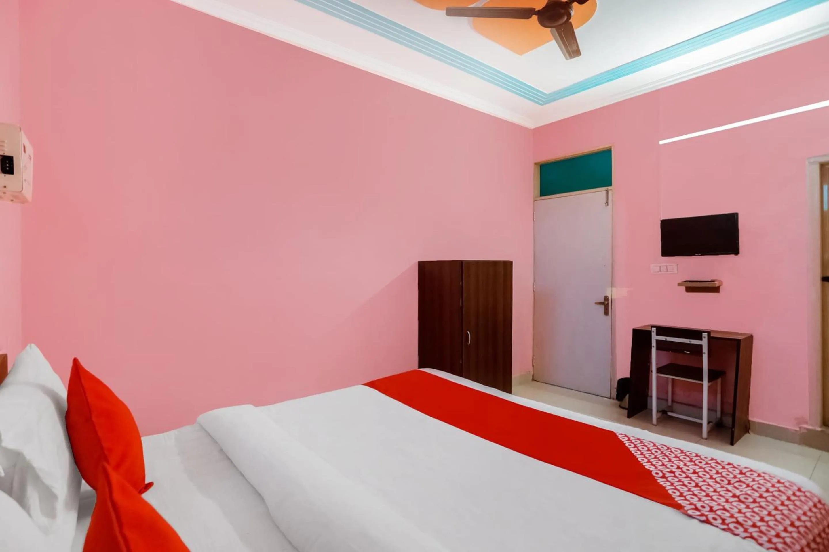 Bedroom, Bed in Bandral Residency