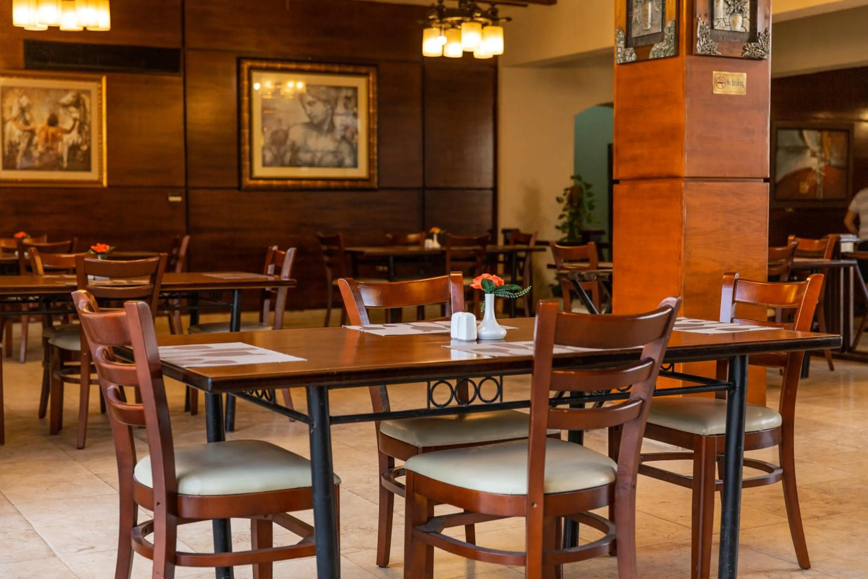 Restaurant/places to eat in Marina Wadi Degla Hotel