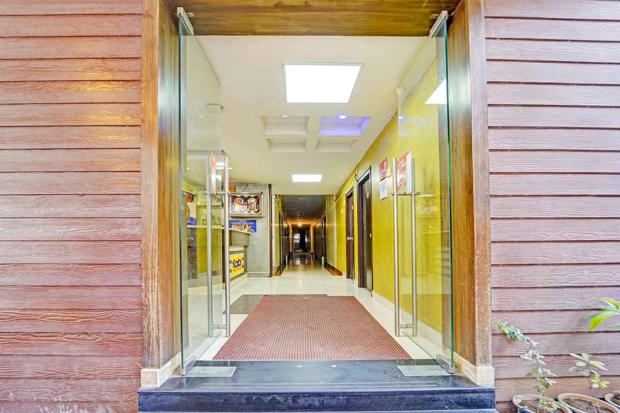 Facade/entrance in Via Maruthi