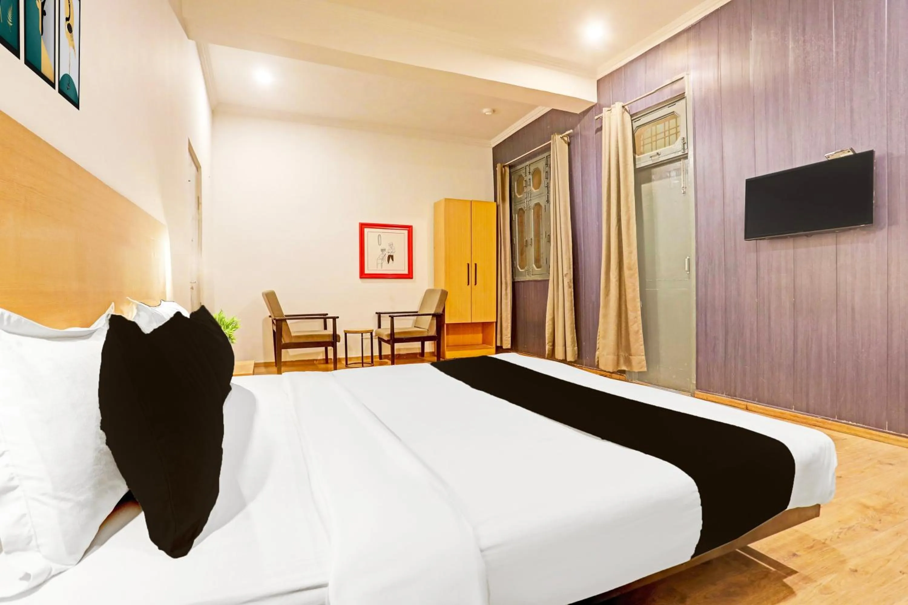 Bedroom, Bed in Super Townhouse Vijay Khand Gomti Nagar