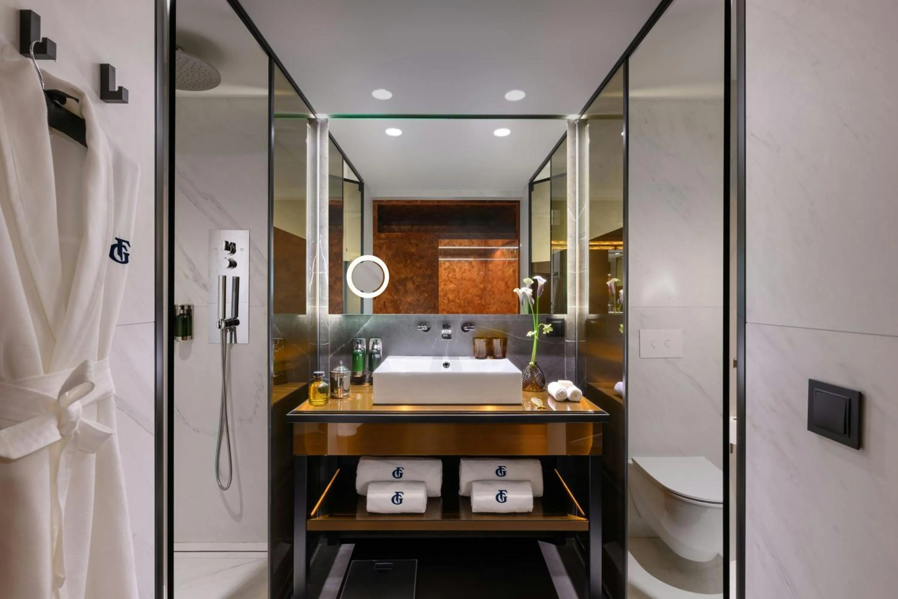 Bathroom in Forte de Gaia, Autograph Collection