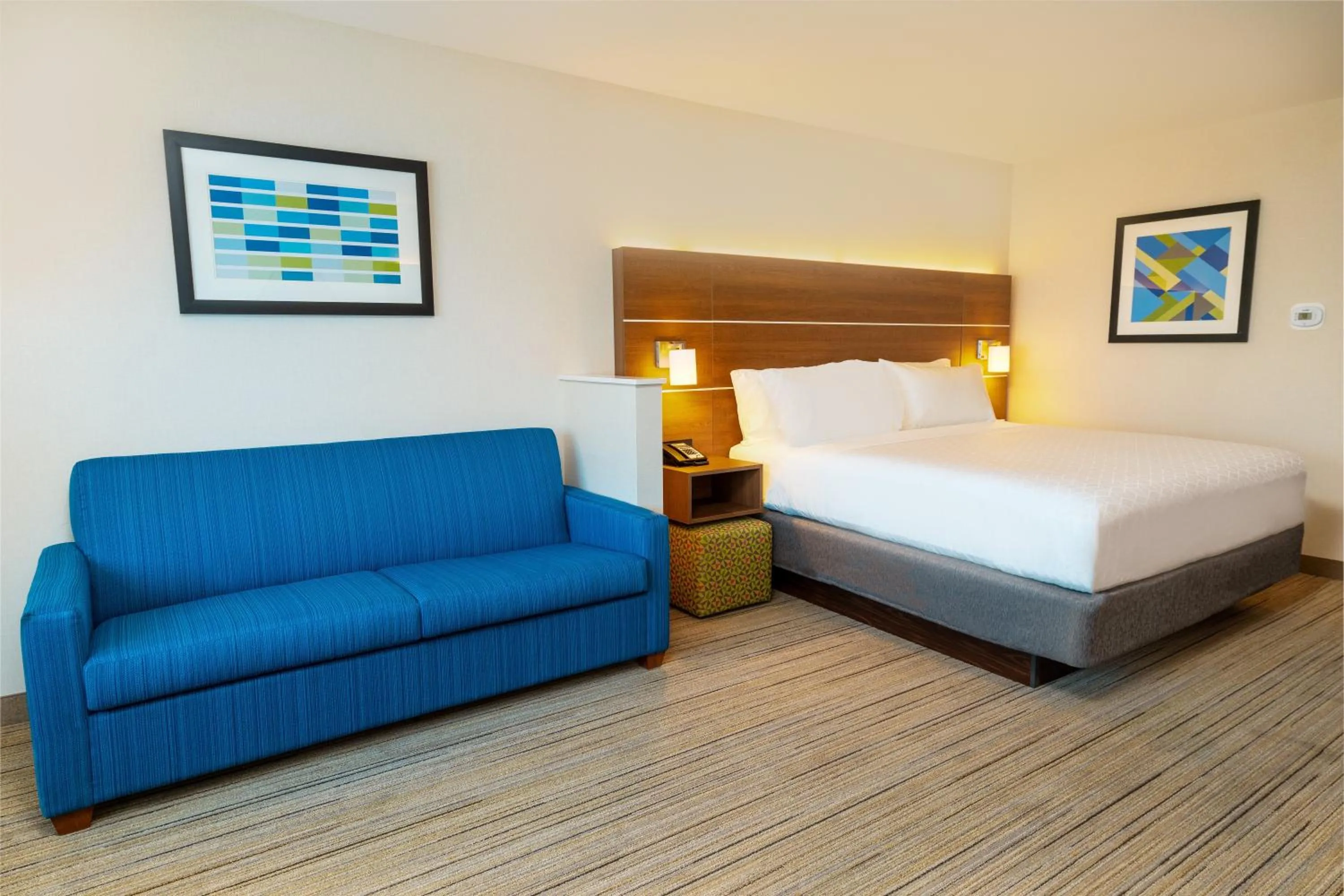 Photo of the whole room, Bed in Holiday Inn Express & Suites - Las Vegas - E Tropicana by IHG