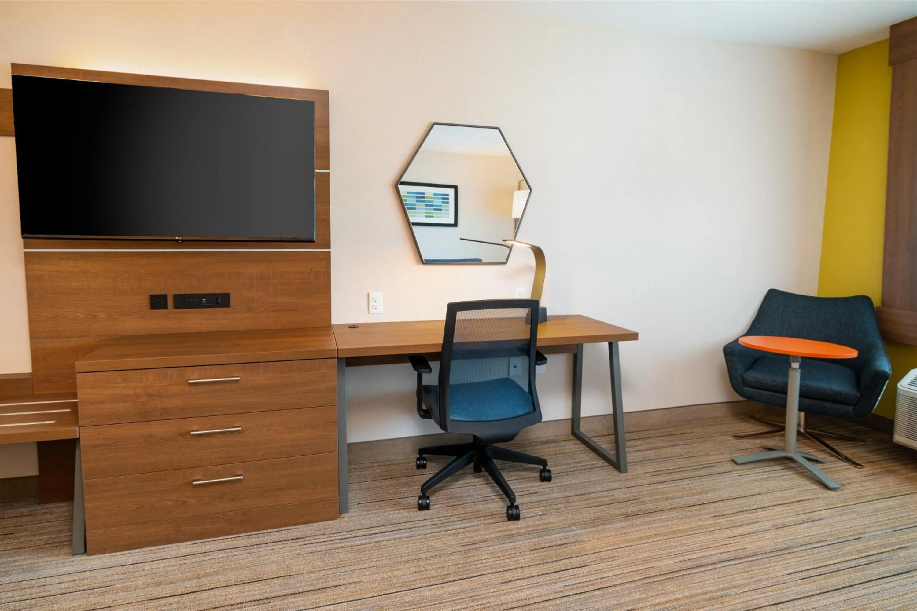 Seating area in Holiday Inn Express & Suites - Las Vegas - E Tropicana by IHG