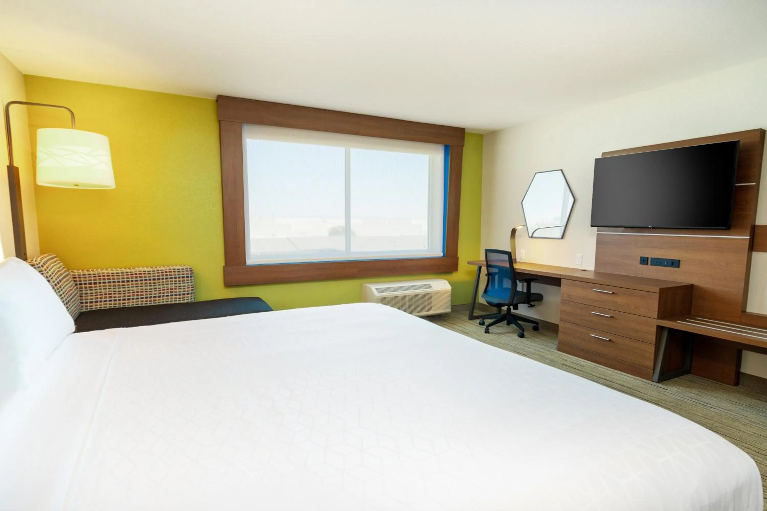 Photo of the whole room, Bed in Holiday Inn Express & Suites - Las Vegas - E Tropicana by IHG