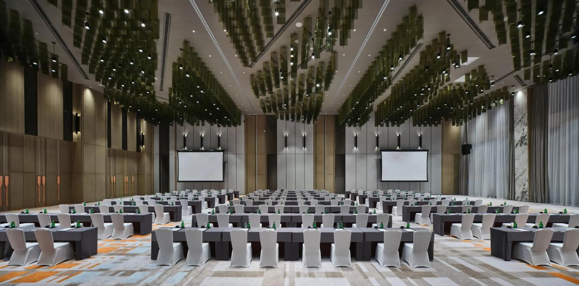 Meeting/conference room in Crowne Plaza Qidong by IHG