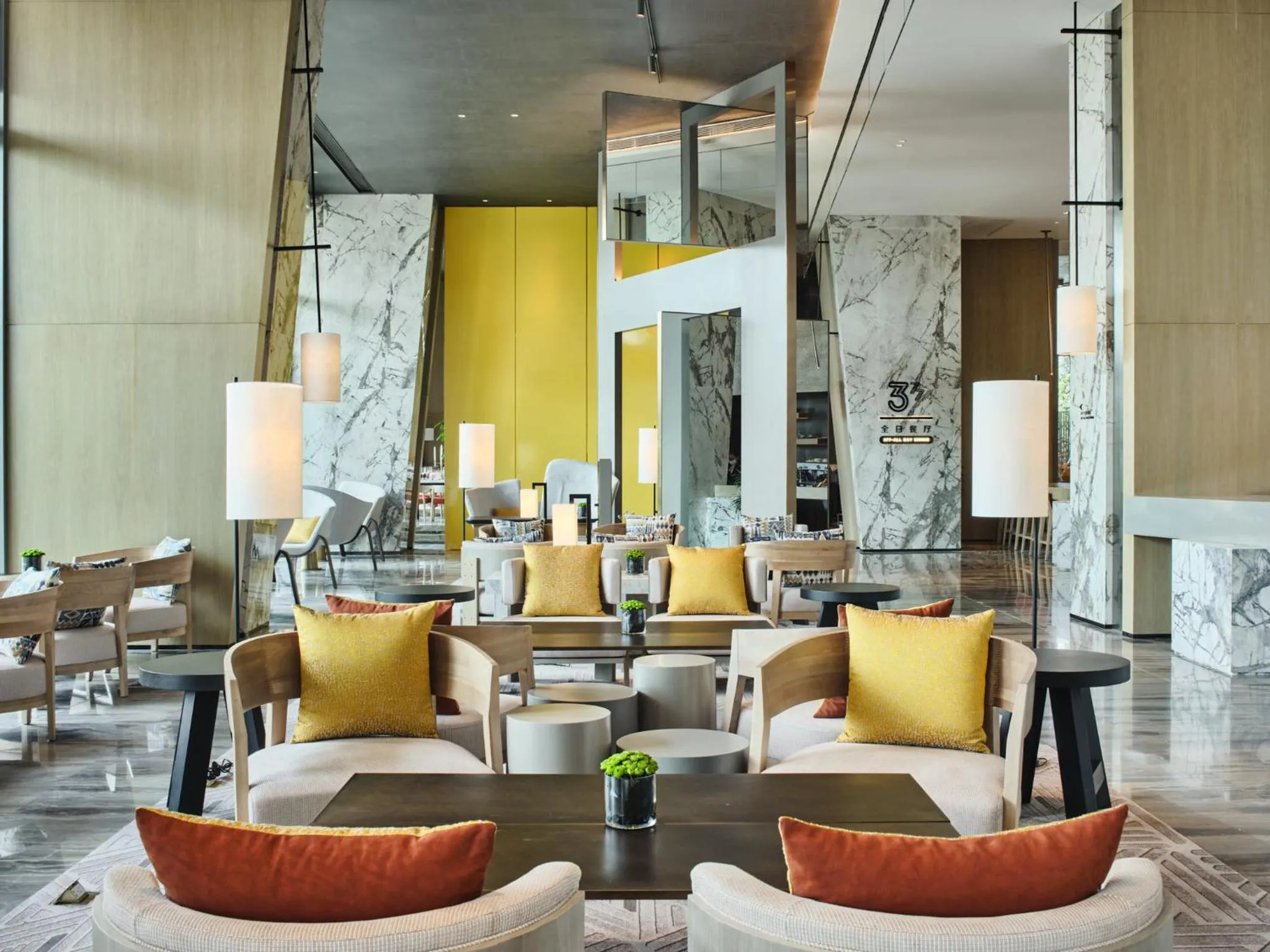 Lounge or bar in Crowne Plaza Qidong by IHG