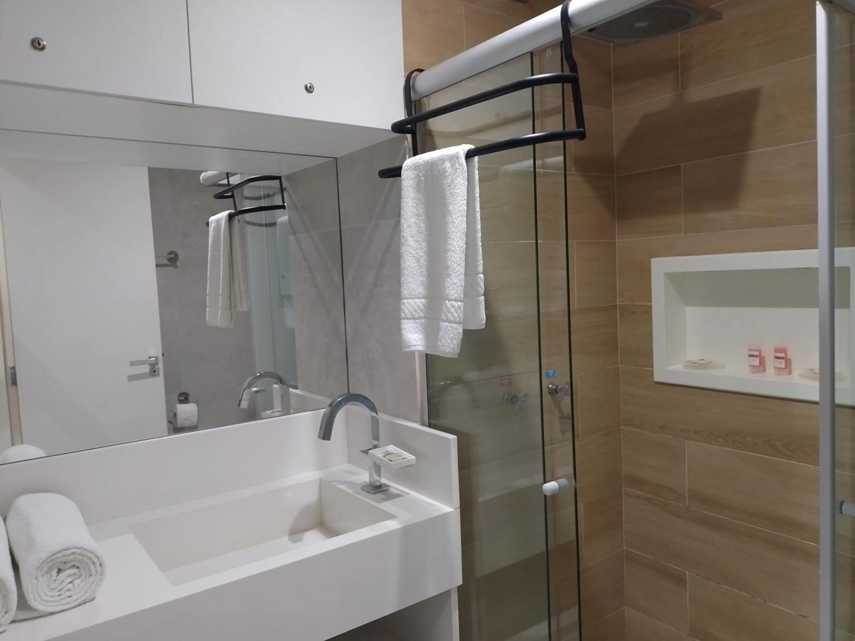 Shower in Ponta Negra Beach Flat Prime