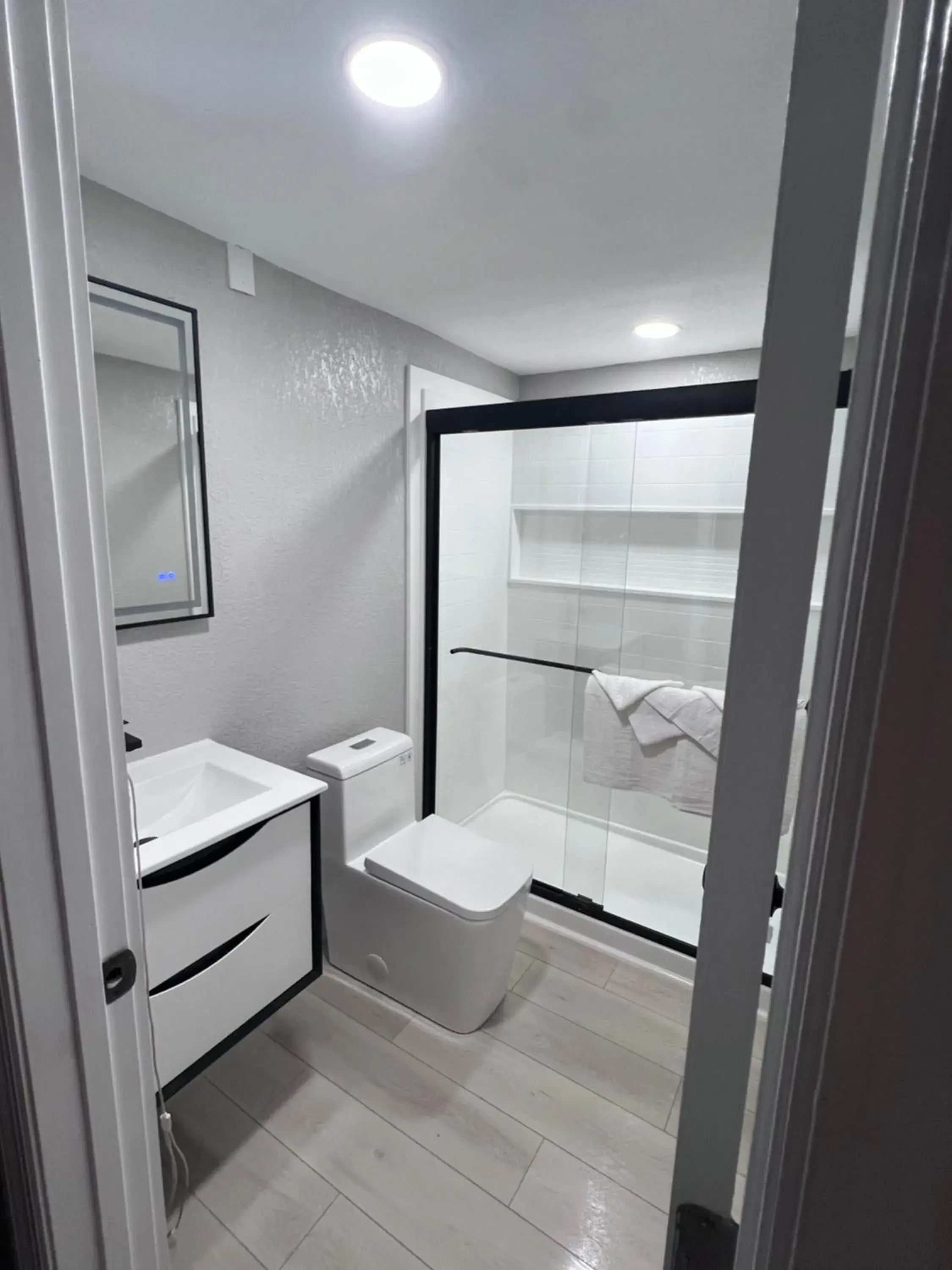 Non-smoking King/Non Pet in Regency Inn Non-smoking King/Non Pet in Regency Inn