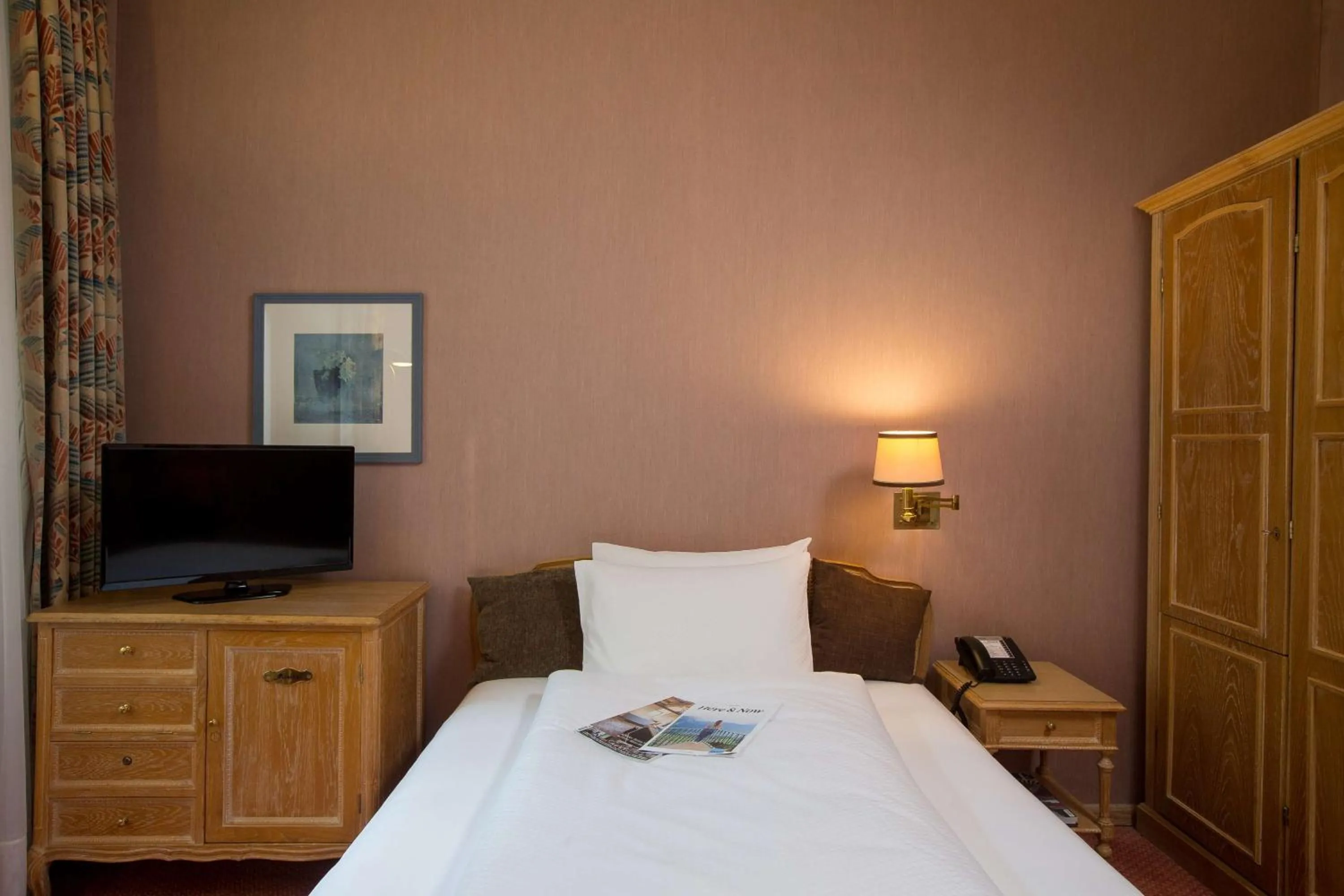 Bedroom, Bed in Grand Hotel Beau Rivage Interlaken