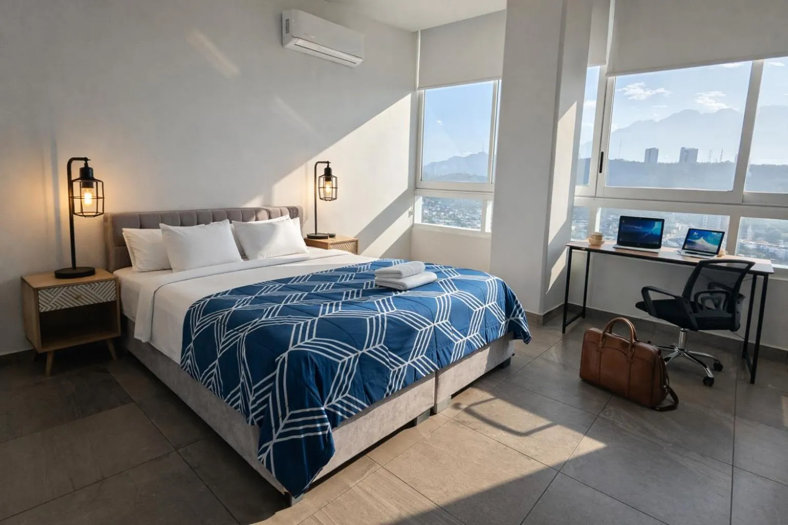 Bed in Stylish Panoramic Views City Loft