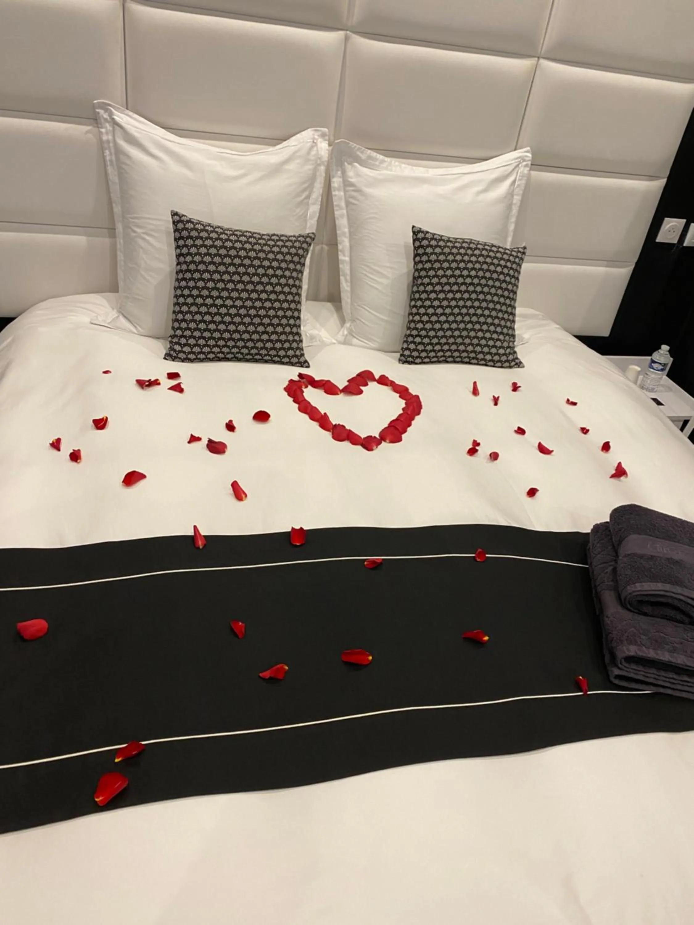 Bed in LE CHARME DE ST PIERRE