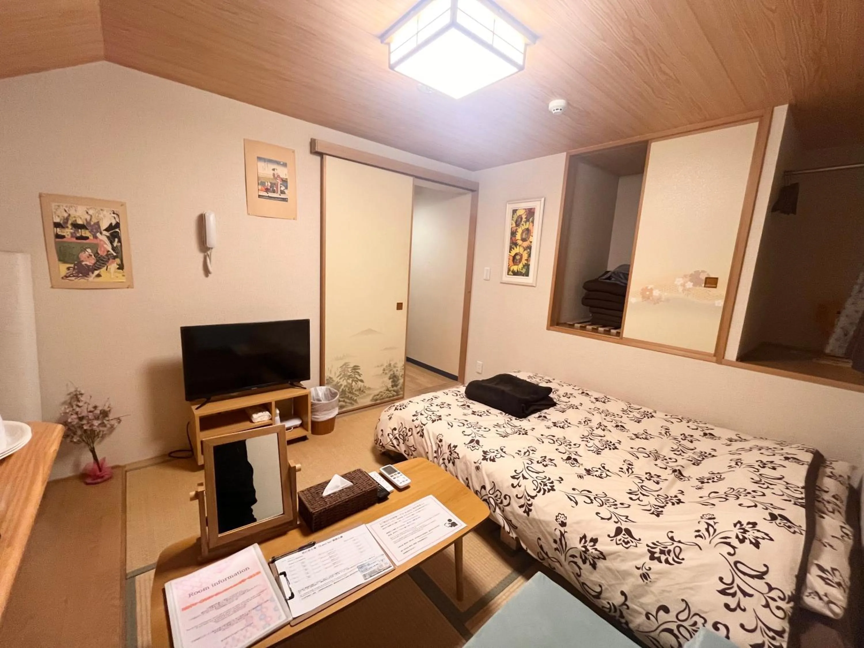 Bed in Hotel EL Shinjuku 6