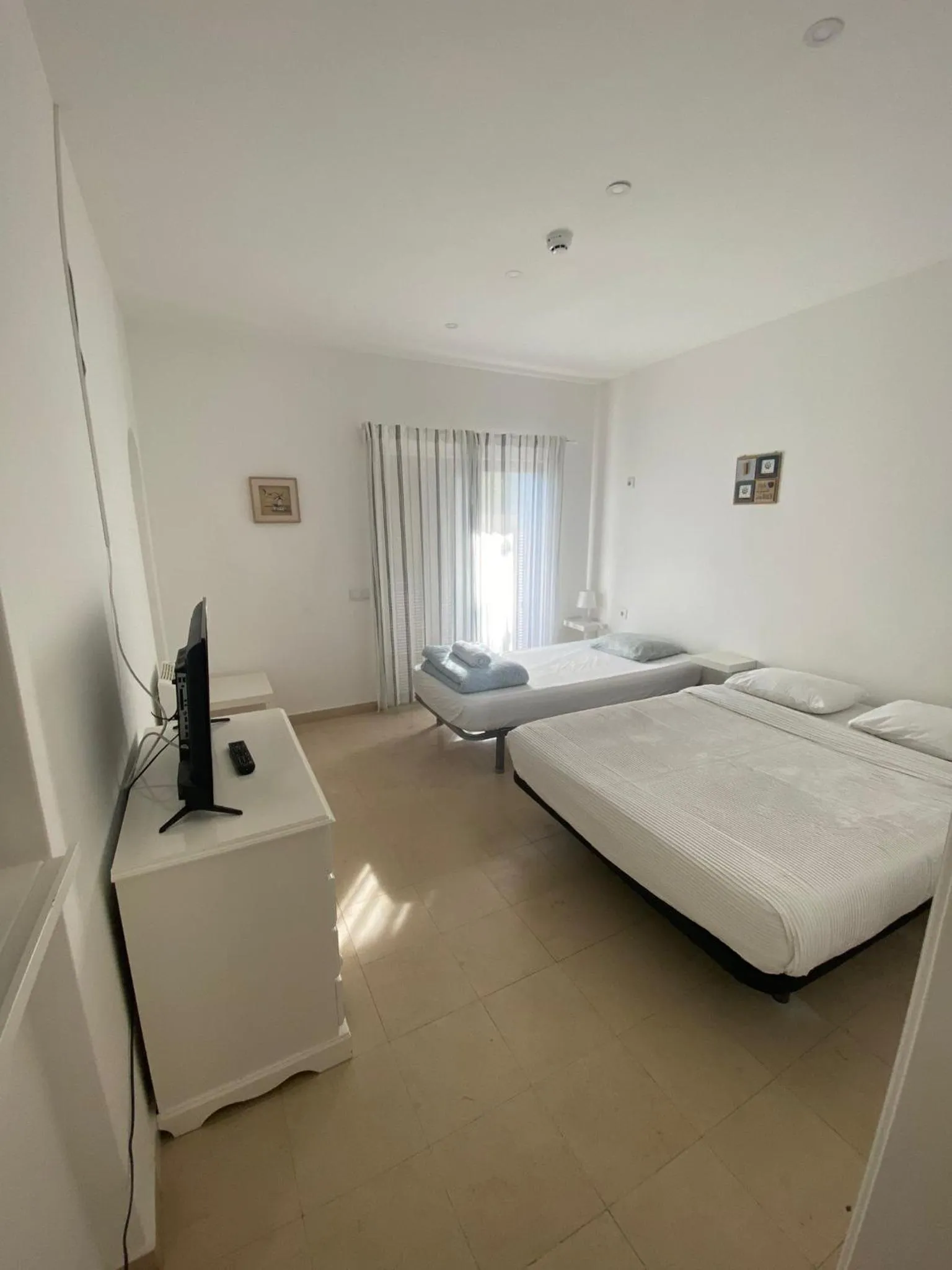 Triple Room with Balcony and Shared Bathroom in Blife Sun Hostel & Rooms