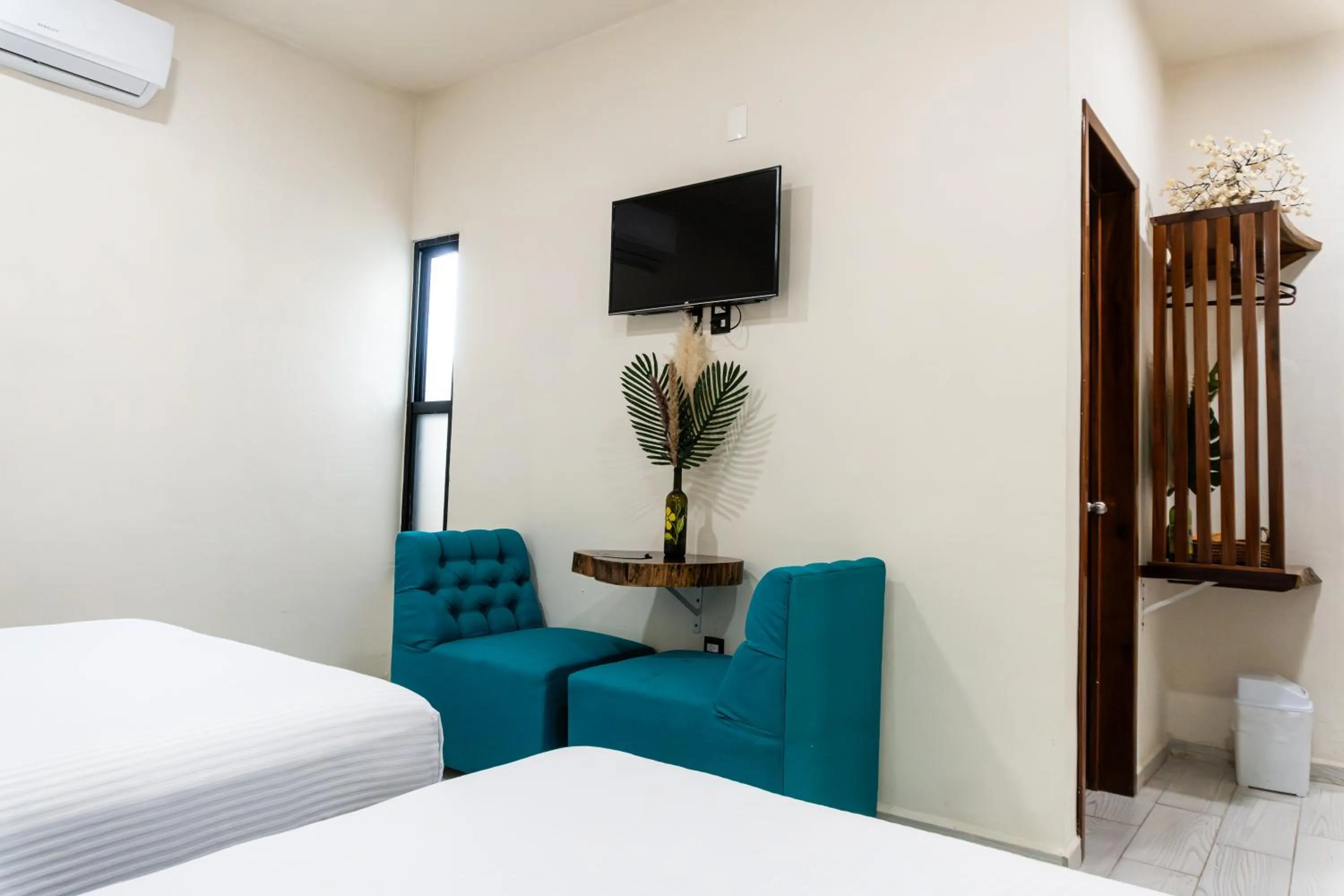 Communal lounge/ TV room in Hotel Brisas Bacalar