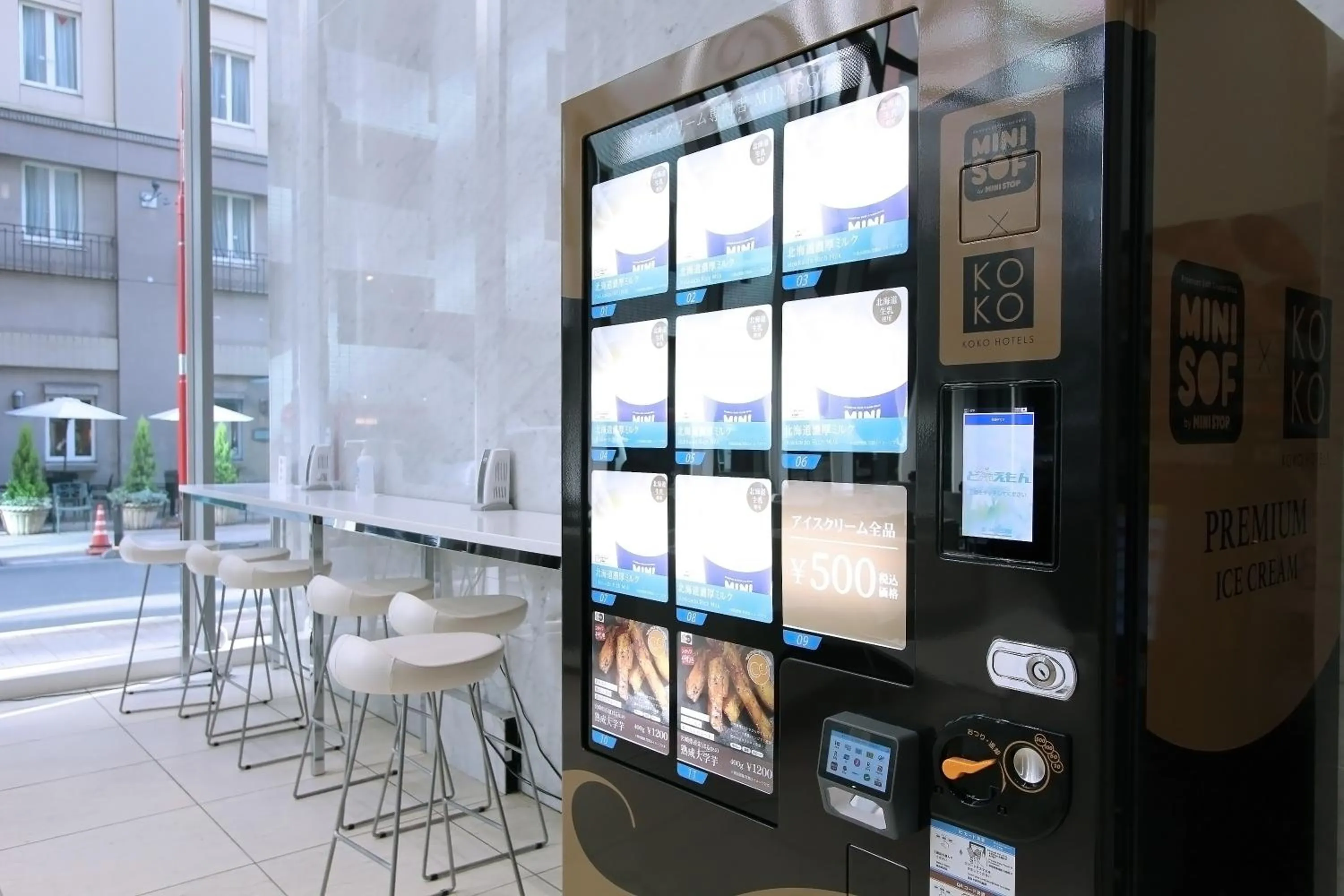 vending machine in KOKO HOTEL Ginza-1chome