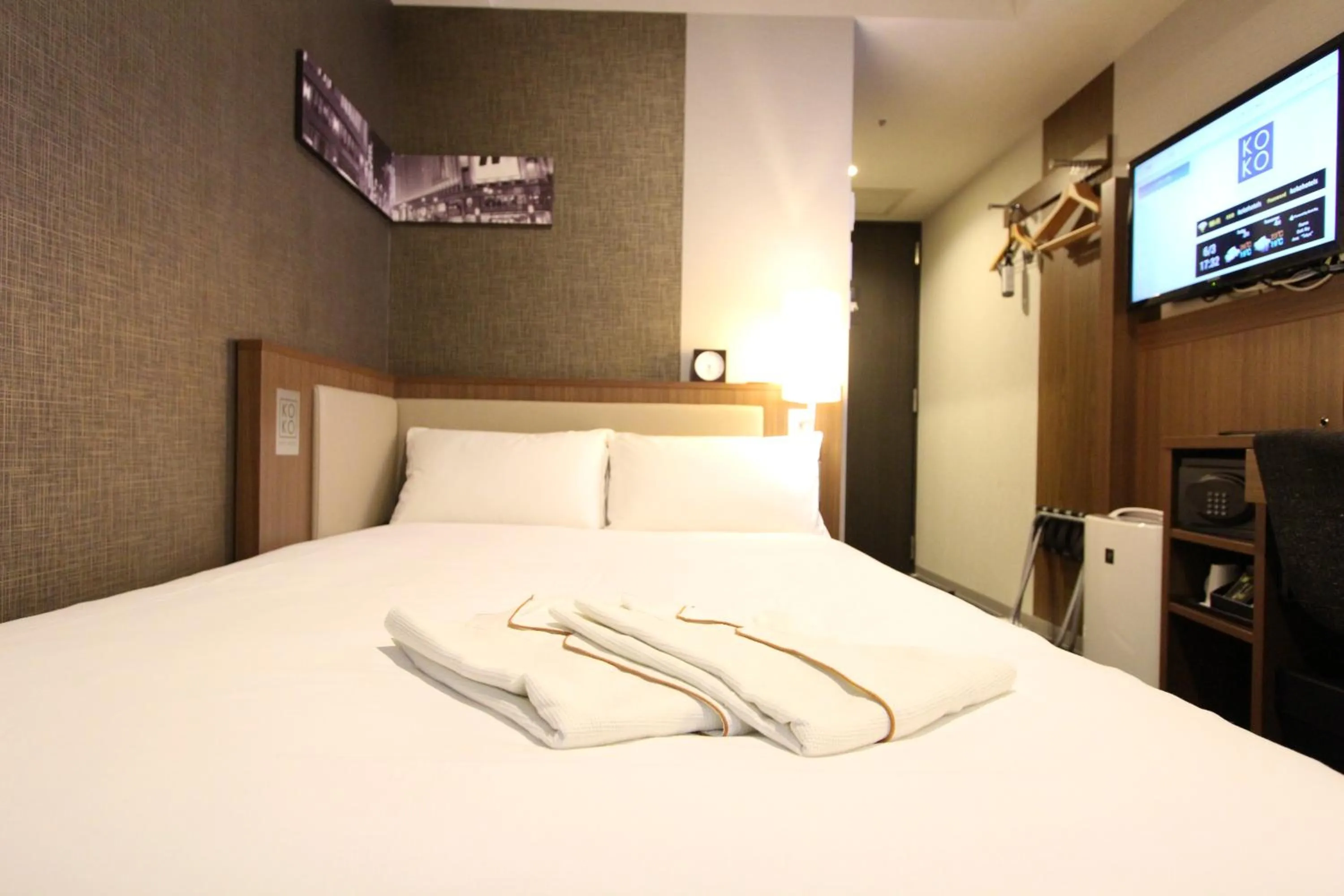 Photo of the whole room, Bed in KOKO HOTEL Ginza-1chome