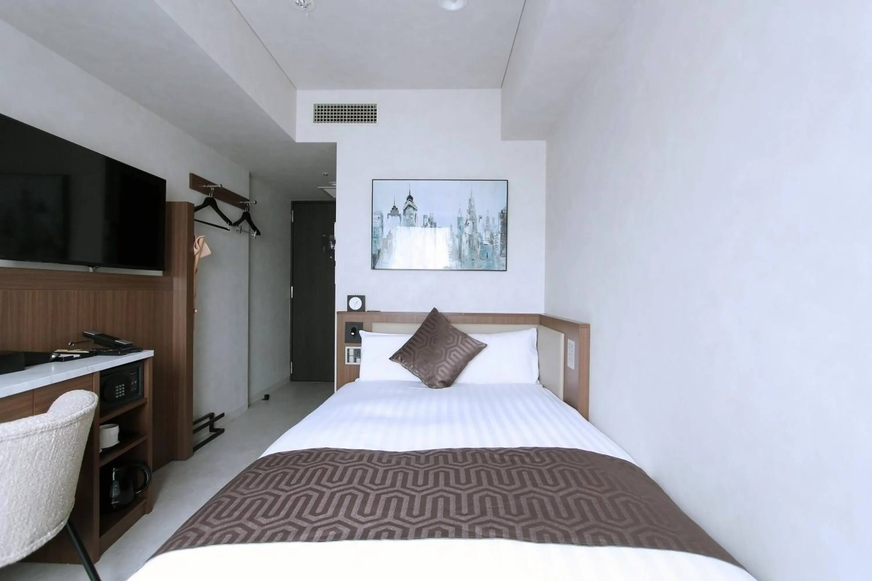 Photo of the whole room, Bed in KOKO HOTEL Ginza-1chome