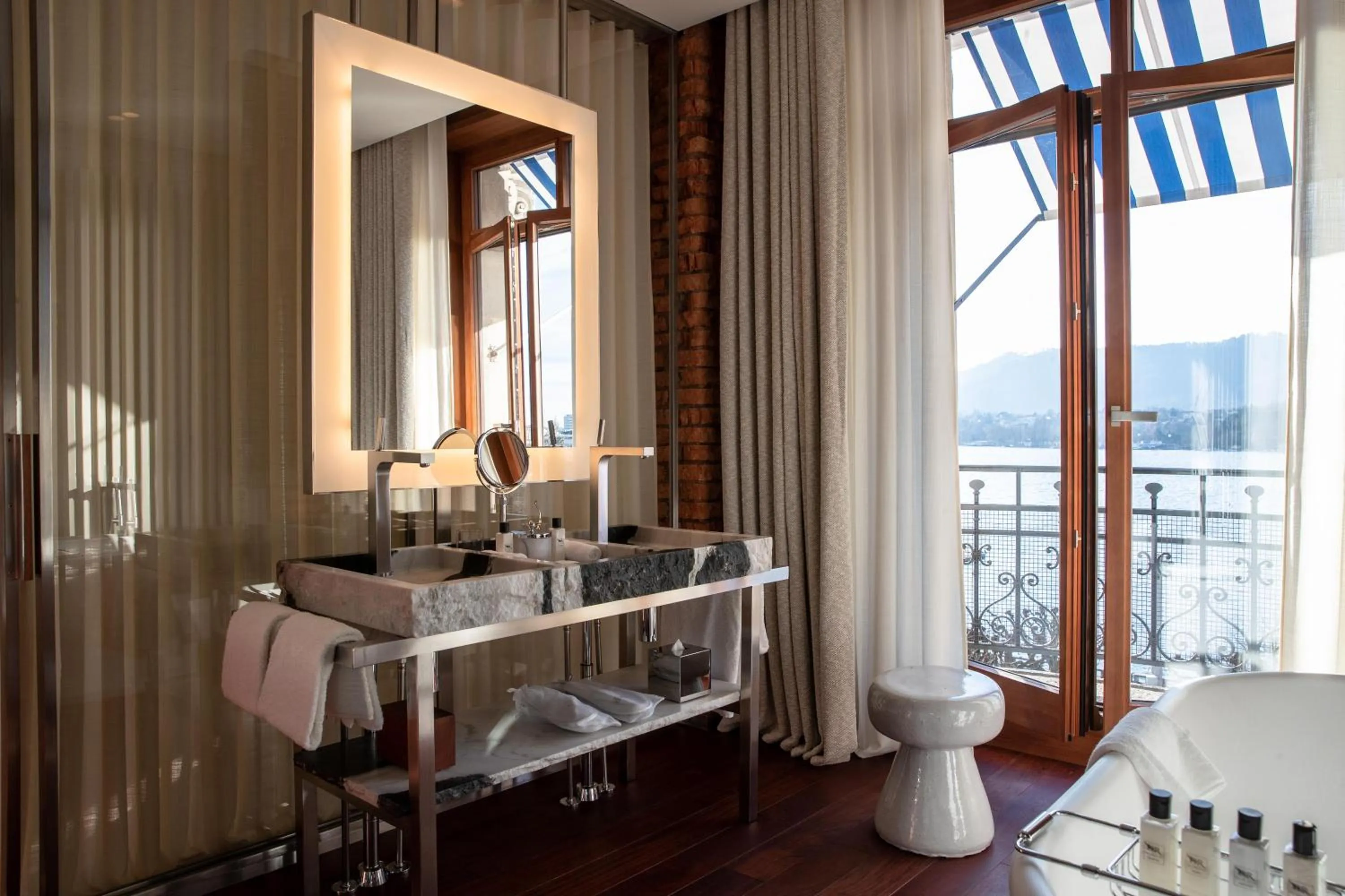 Bathroom in La Réserve Eden au Lac Zurich