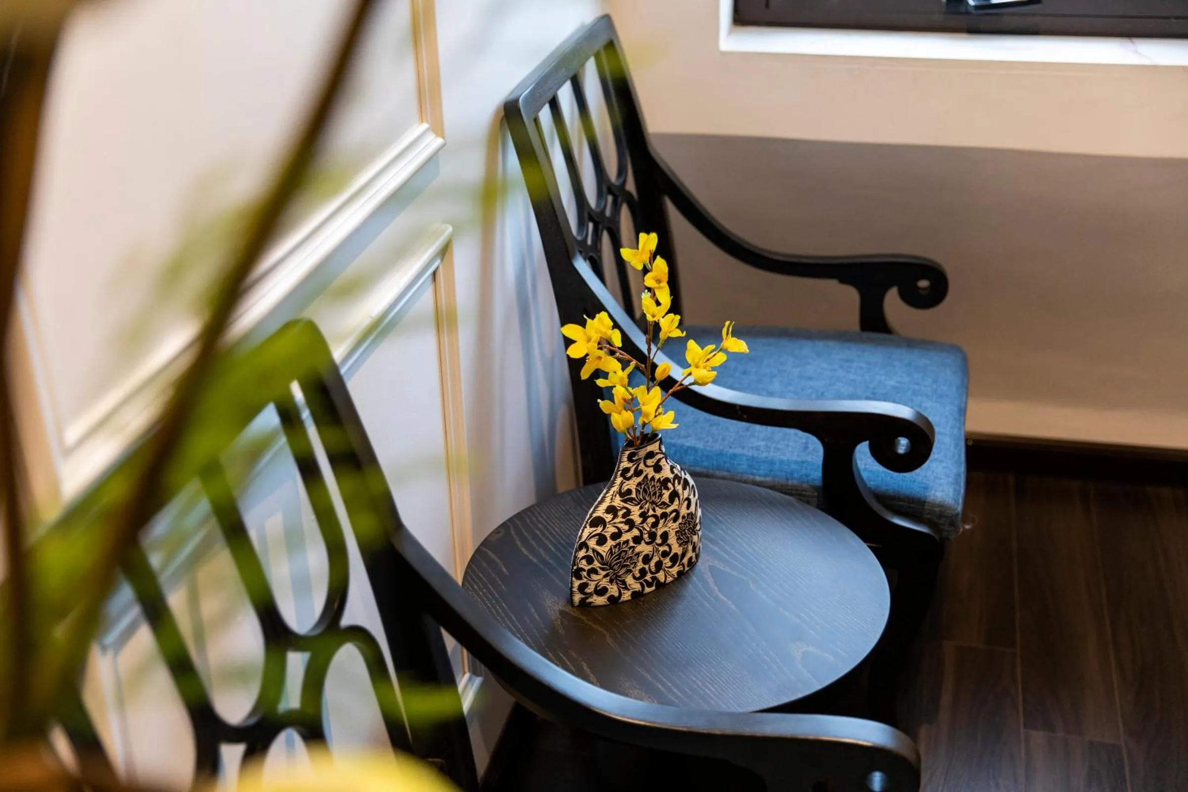 Living room in Ha Long Essence Hotel