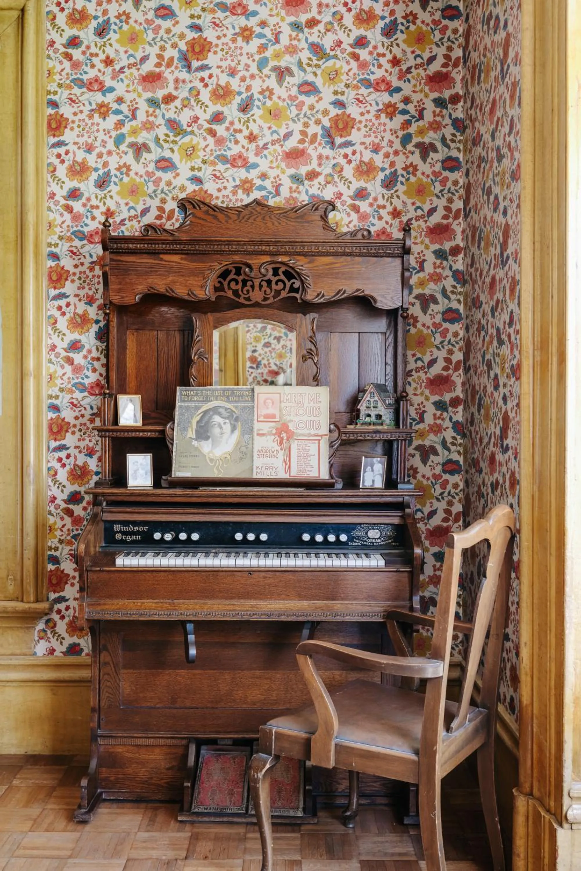 Living room in The Mulberry Inn -An Historic Bed and Breakfast