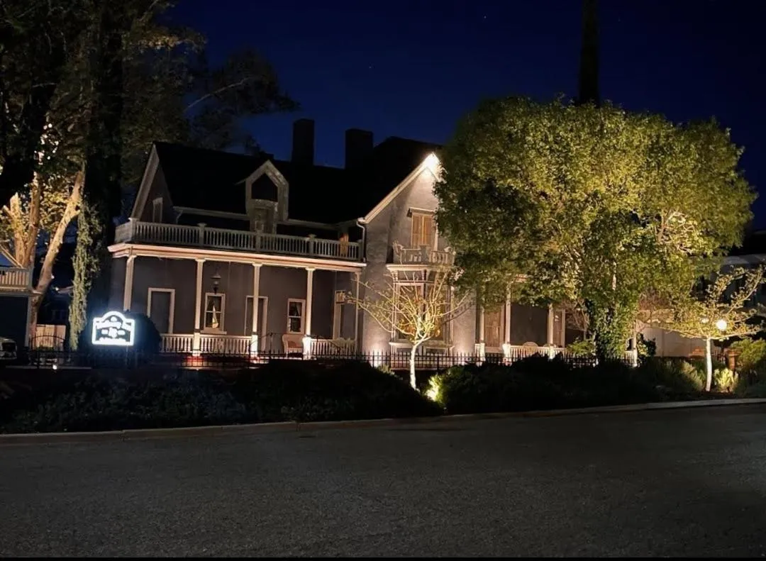 Property building in The Mulberry Inn -An Historic Bed and Breakfast