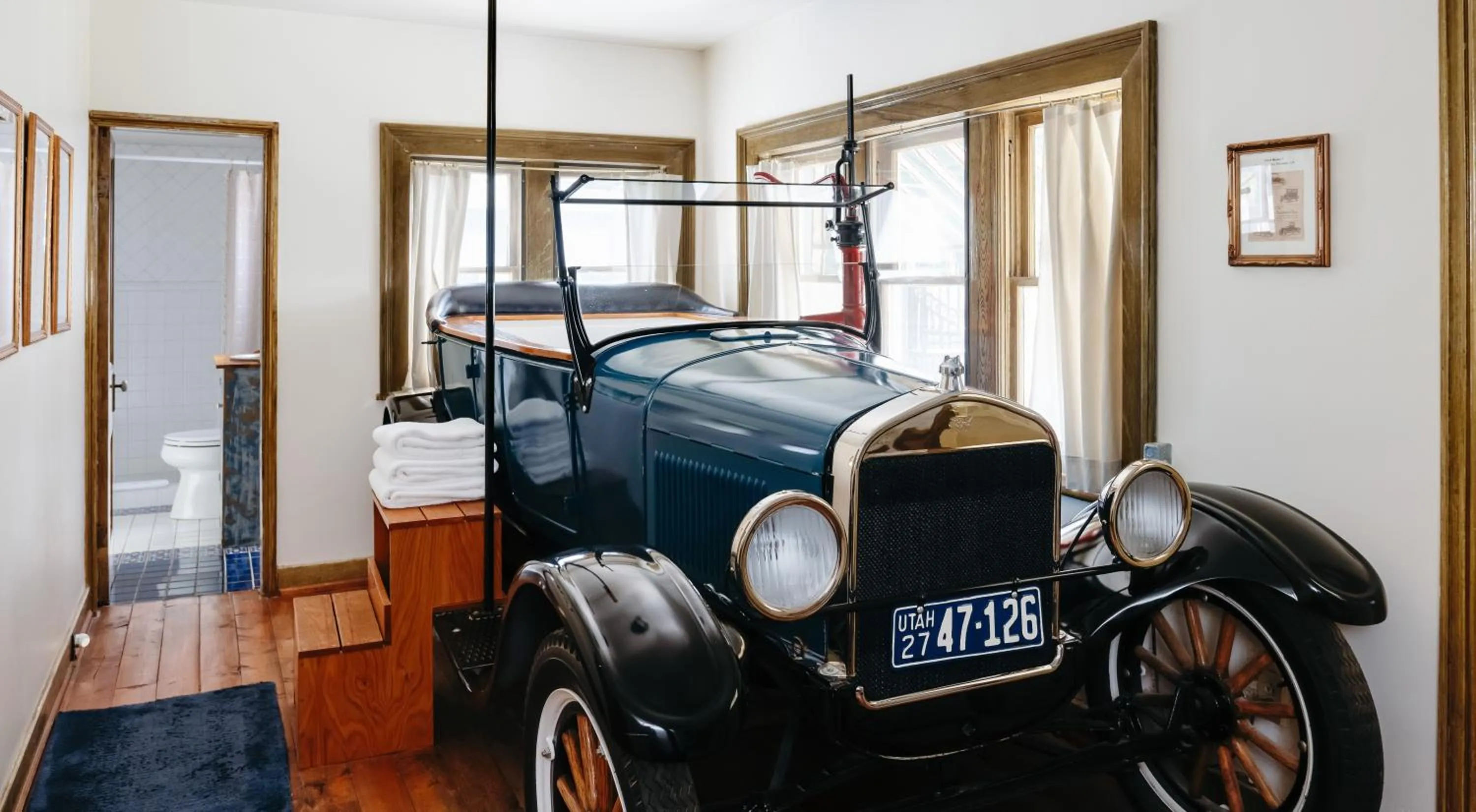 Hot Tub, Bed in The Mulberry Inn -An Historic Bed and Breakfast