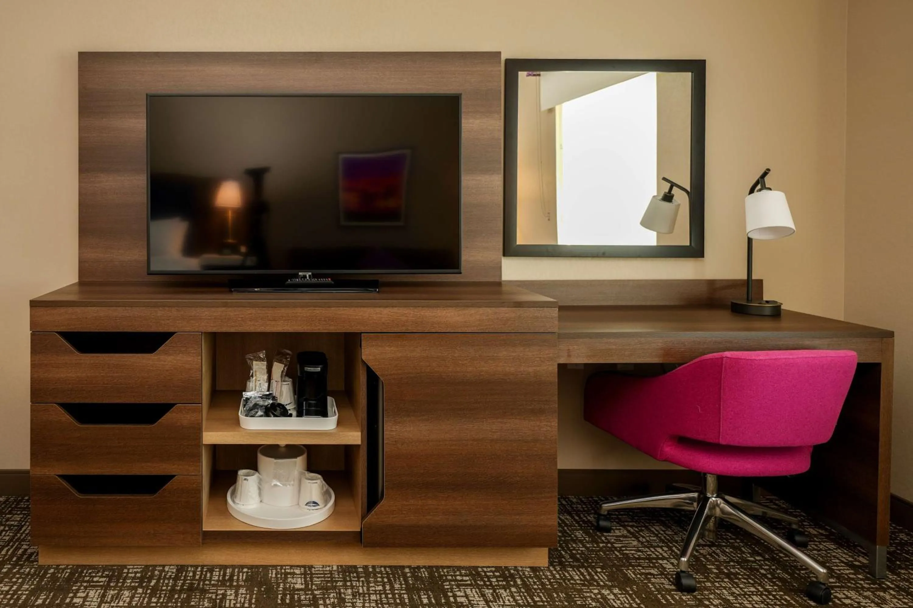 Bedroom in Hampton Inn & Suites Aurora South, Co