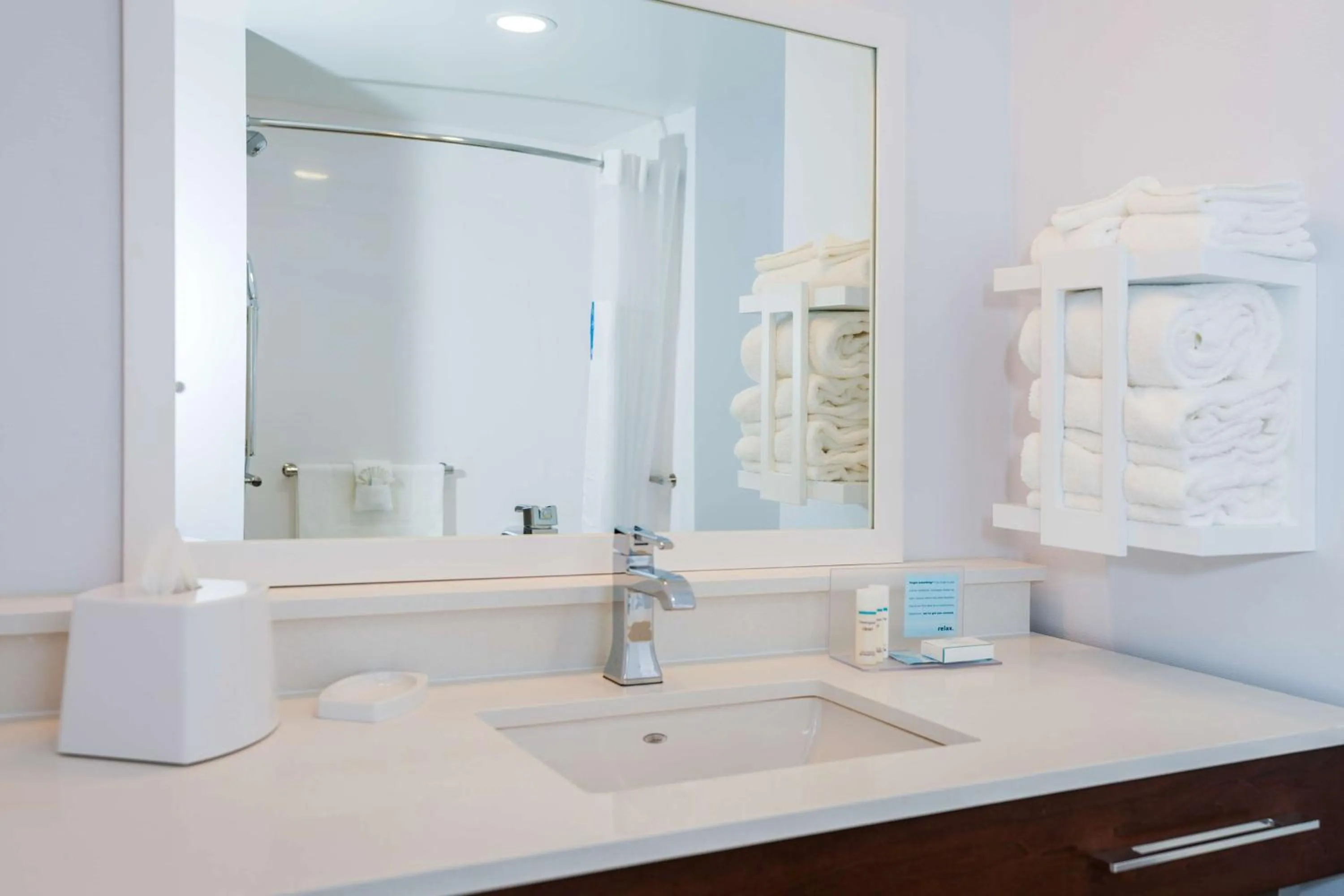 Bathroom in Hampton Inn & Suites Aurora South, Co