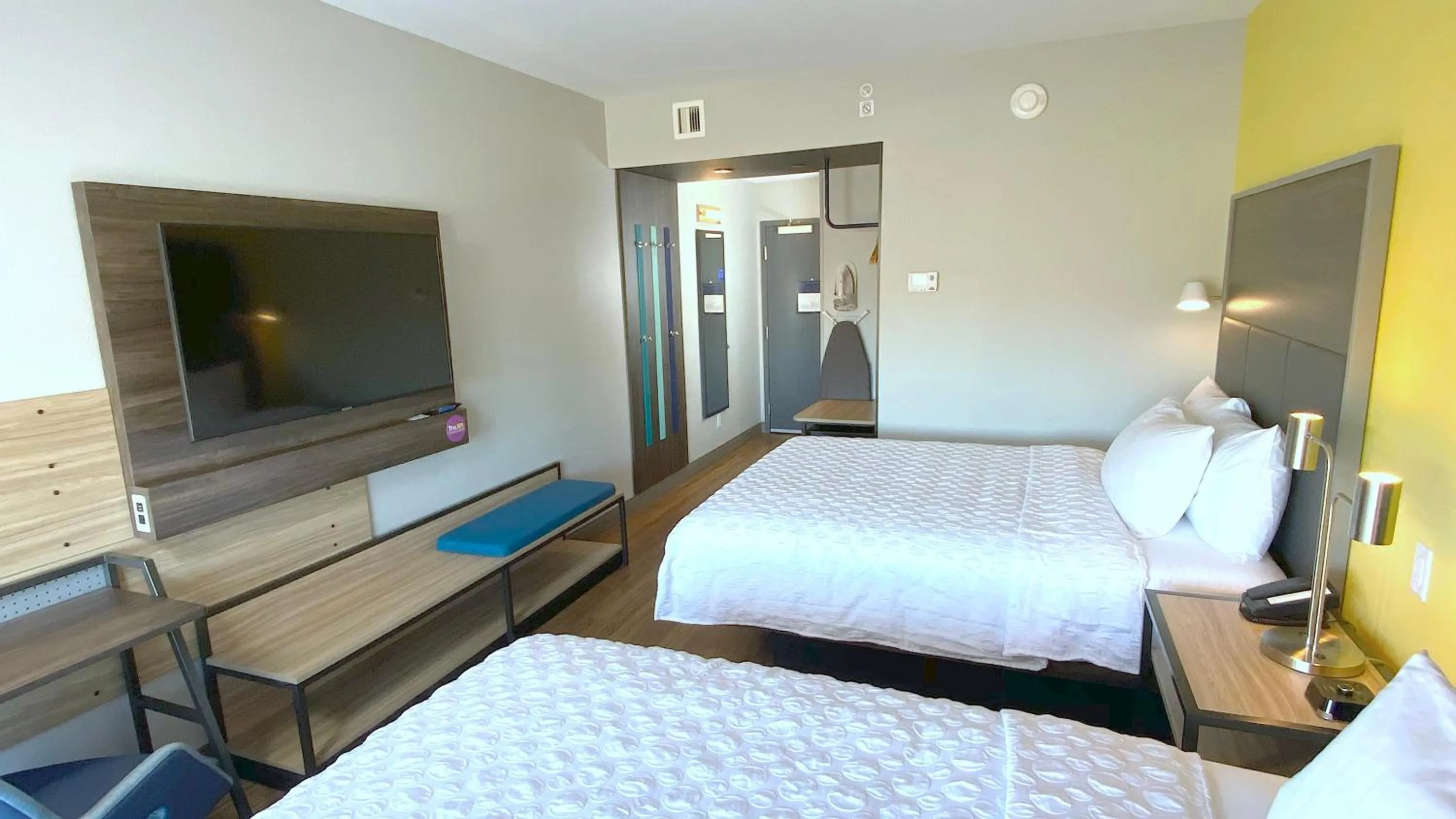 Bedroom, Bed in Tru By Hilton Manassas, Va