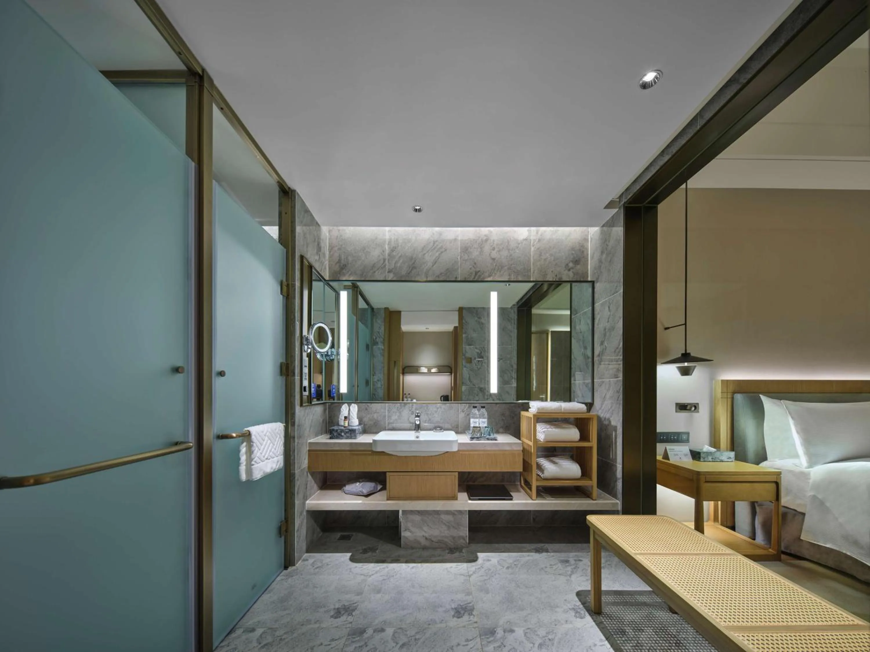Toilet, Bed in Doubletree By Hilton Lingshui Hot Spring