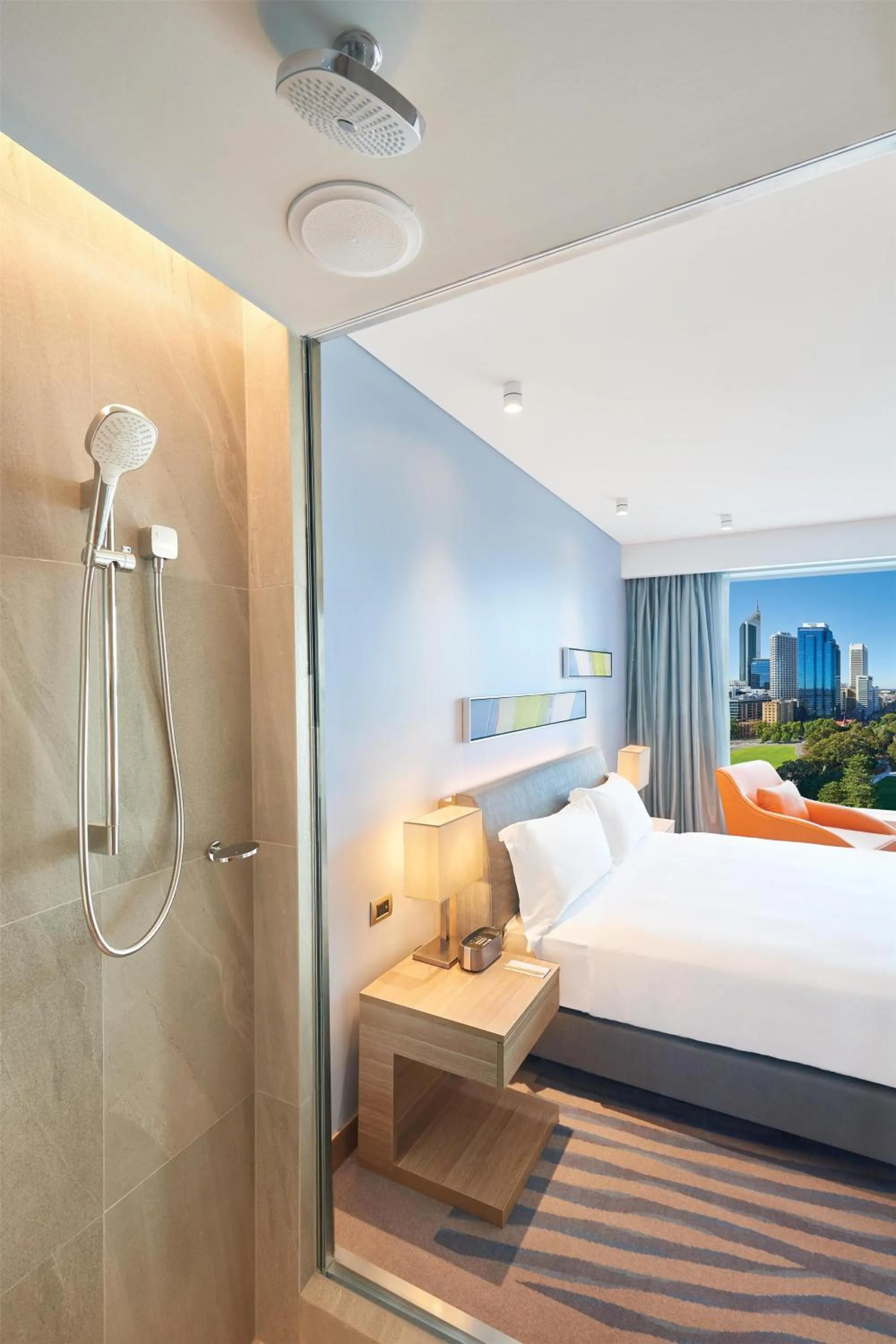 Bathroom, Bed in Doubletree By Hilton Perth Waterfront