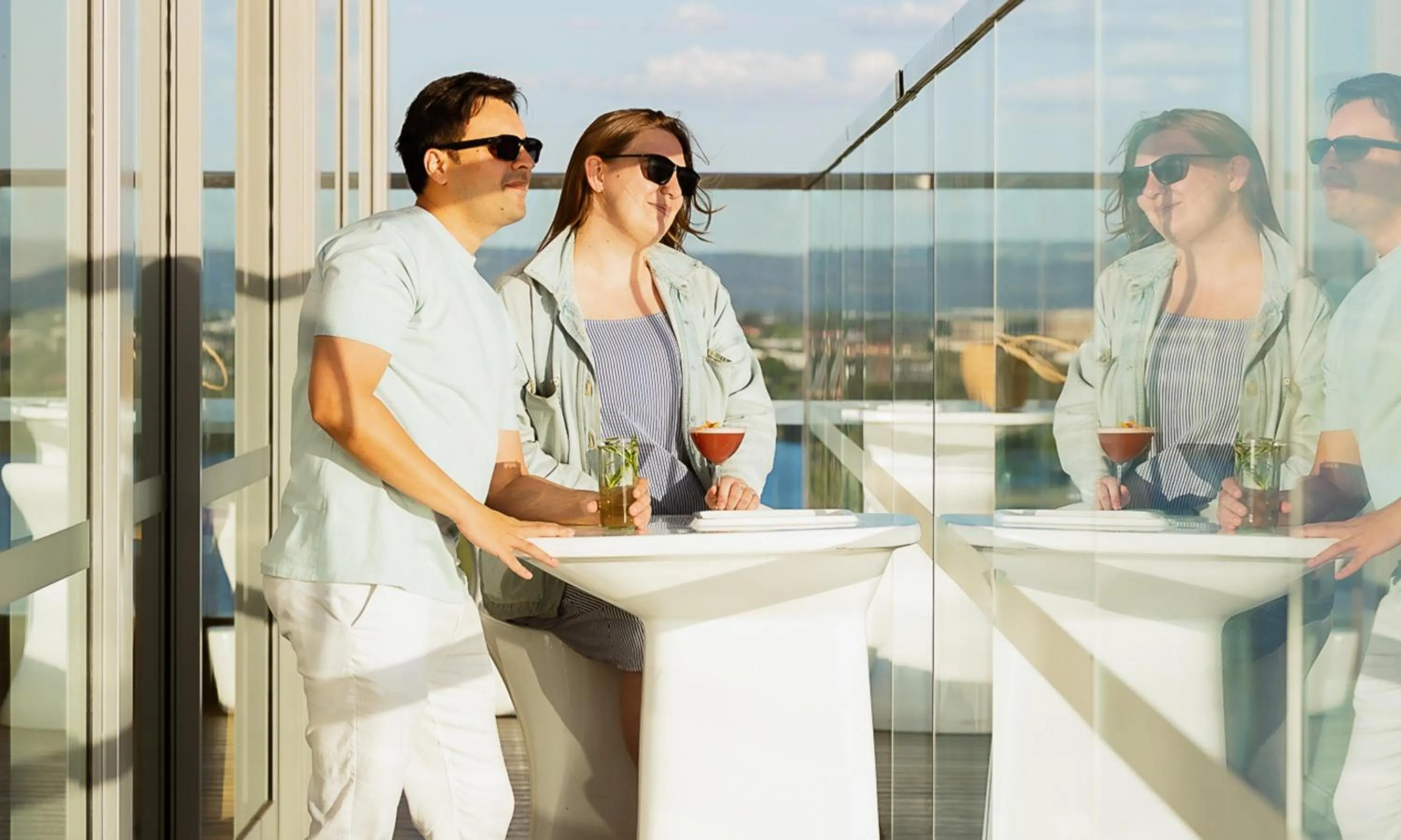 Lounge or bar in Doubletree By Hilton Perth Waterfront