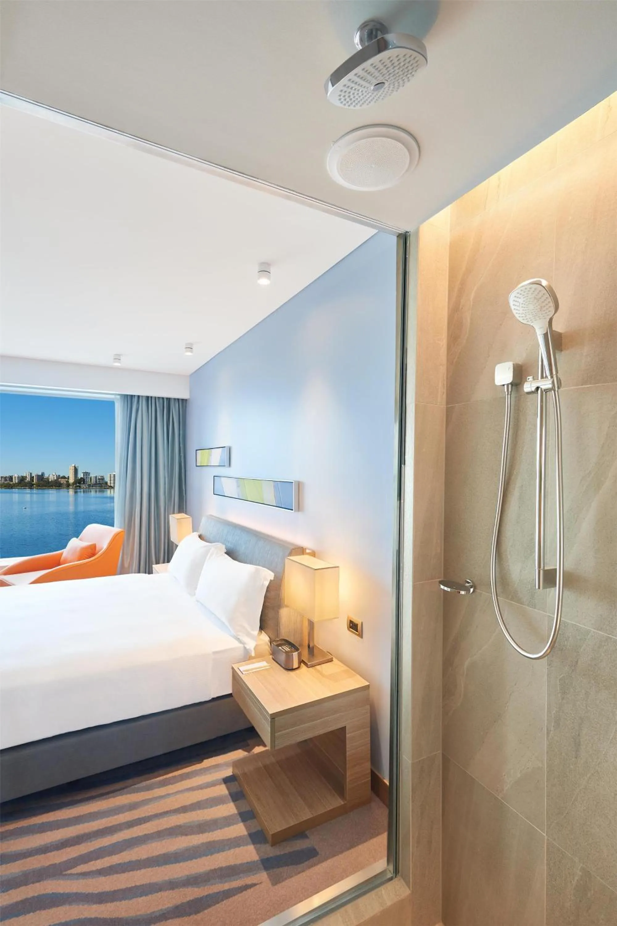 Bathroom, Bed in Doubletree By Hilton Perth Waterfront
