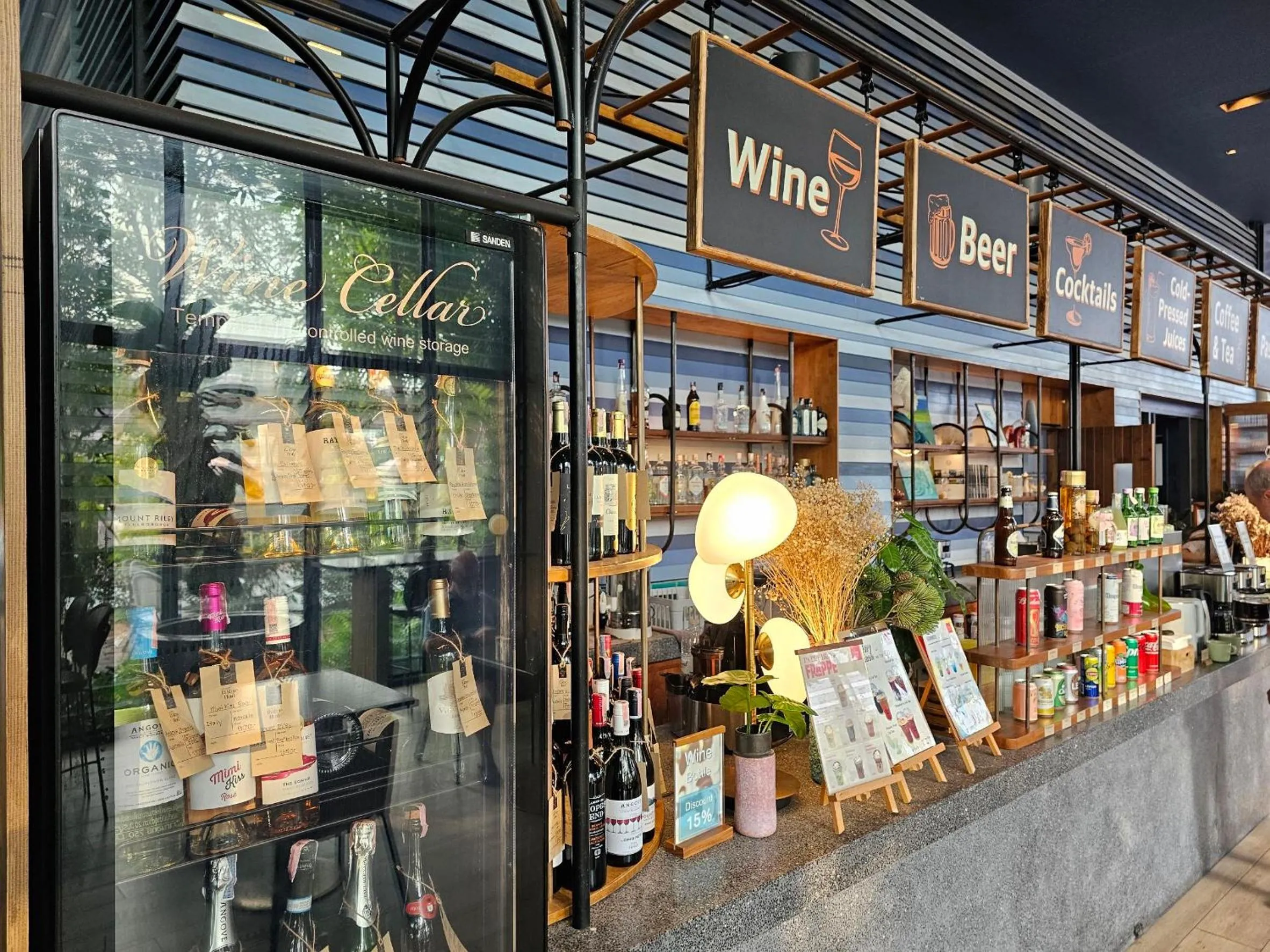 Lounge or bar in Seamira House Huahin