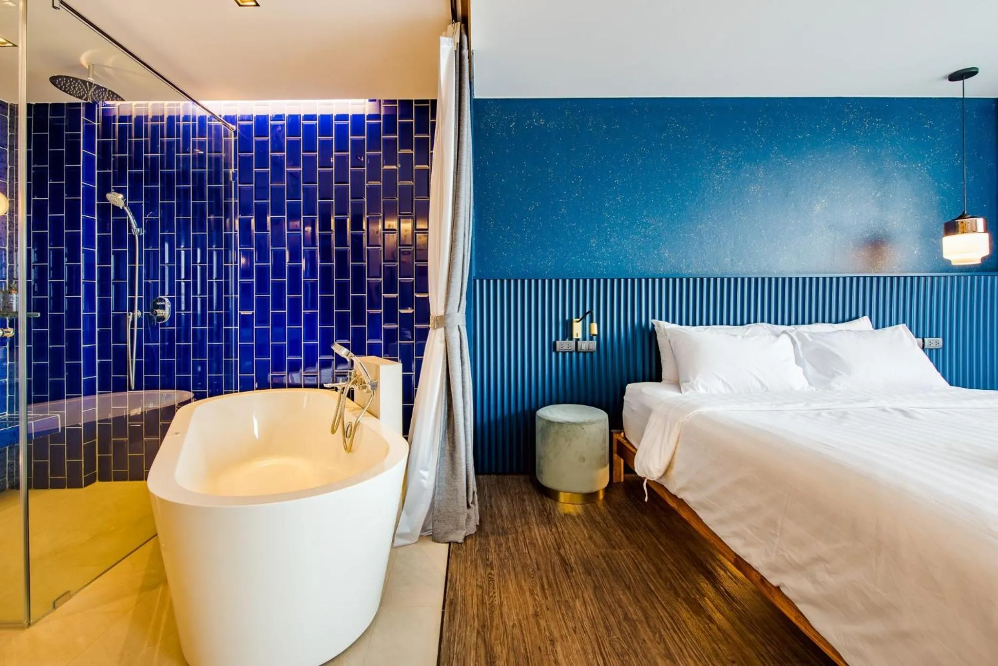 Bathroom, Bed in Seamira House Huahin