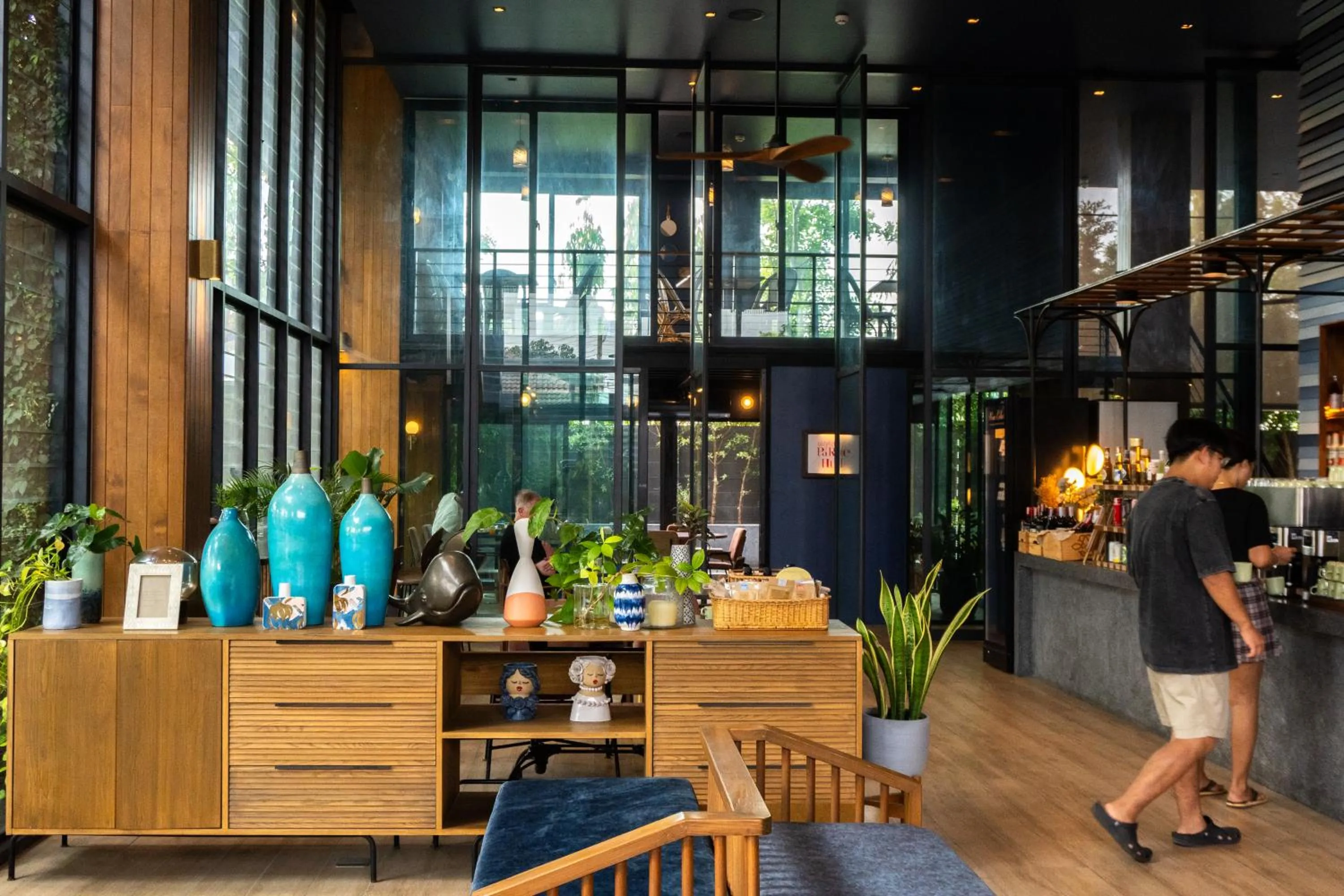 Restaurant/places to eat in Seamira House Huahin