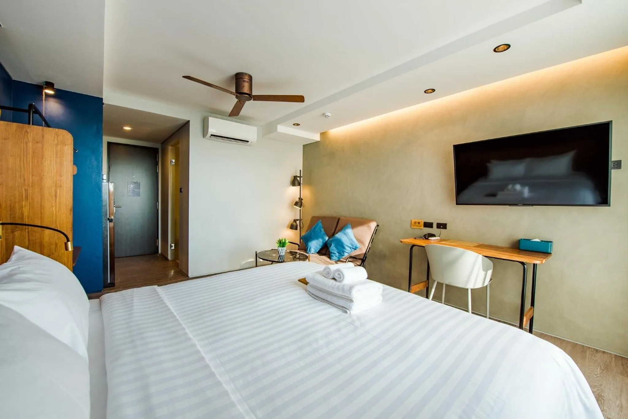 Photo of the whole room, Bed in Seamira House Huahin