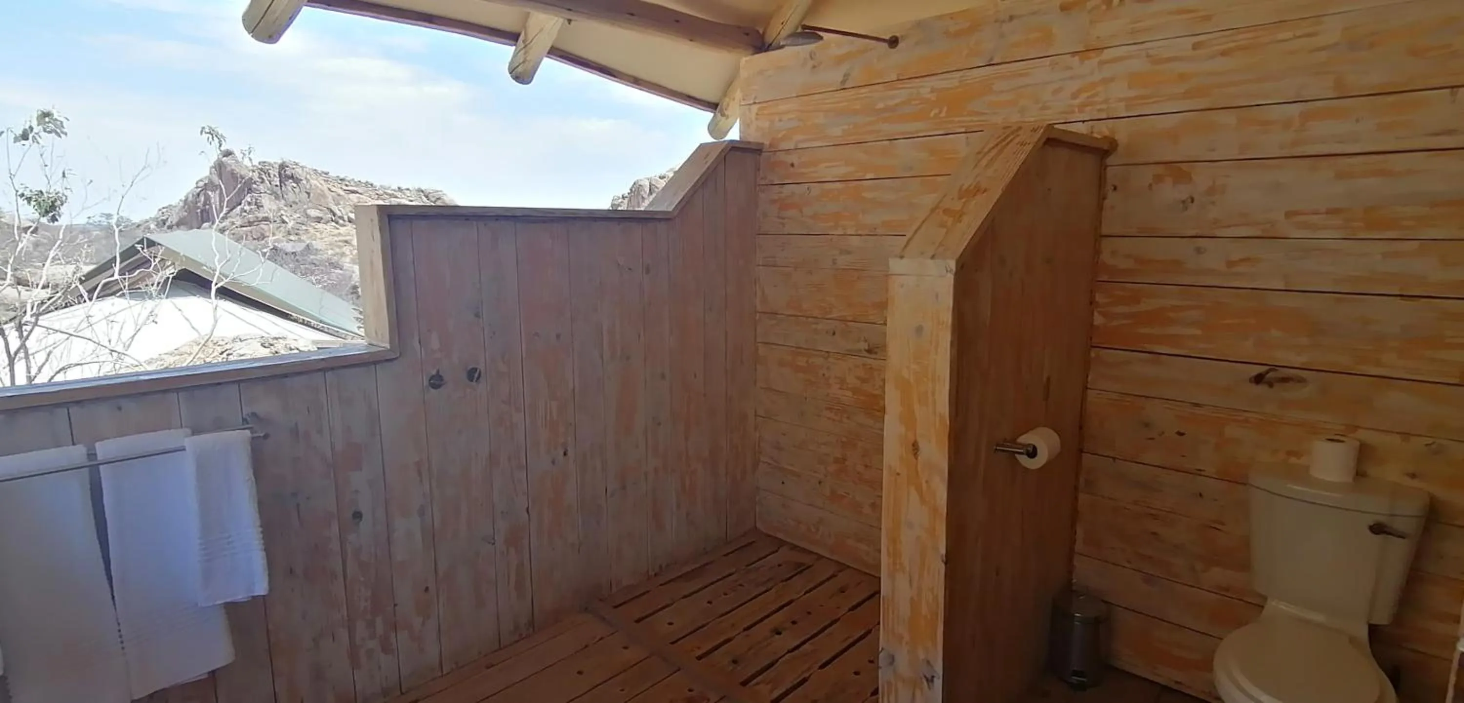 Bathroom in Ondudu Safari Lodge