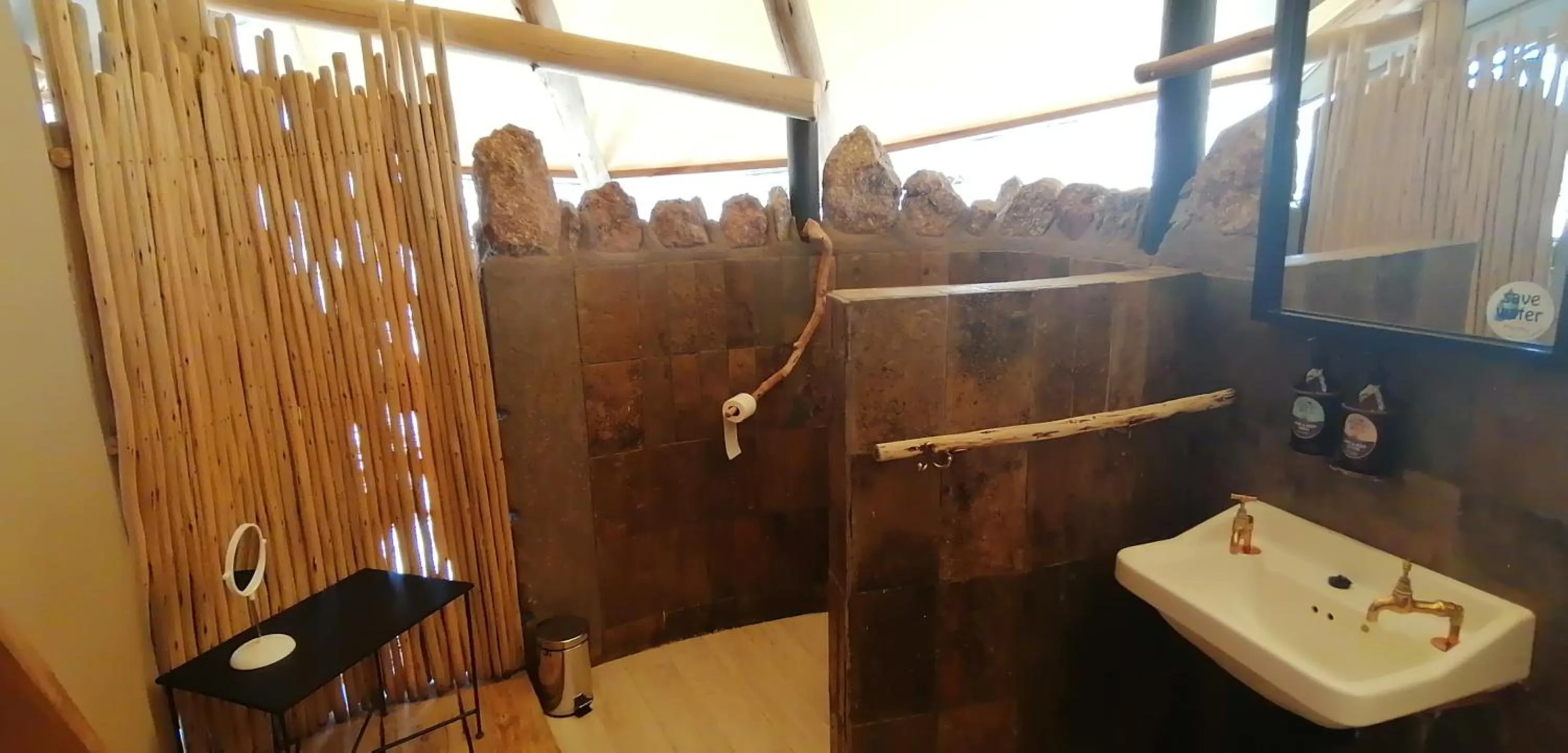 Bathroom in Ondudu Safari Lodge
