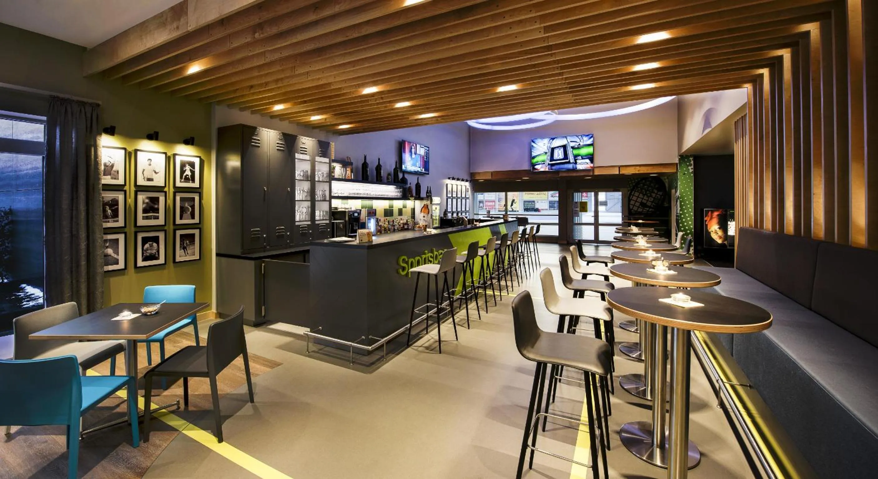 Lounge or bar in See und Sporthotel Ankum mit Lakeside Apartments