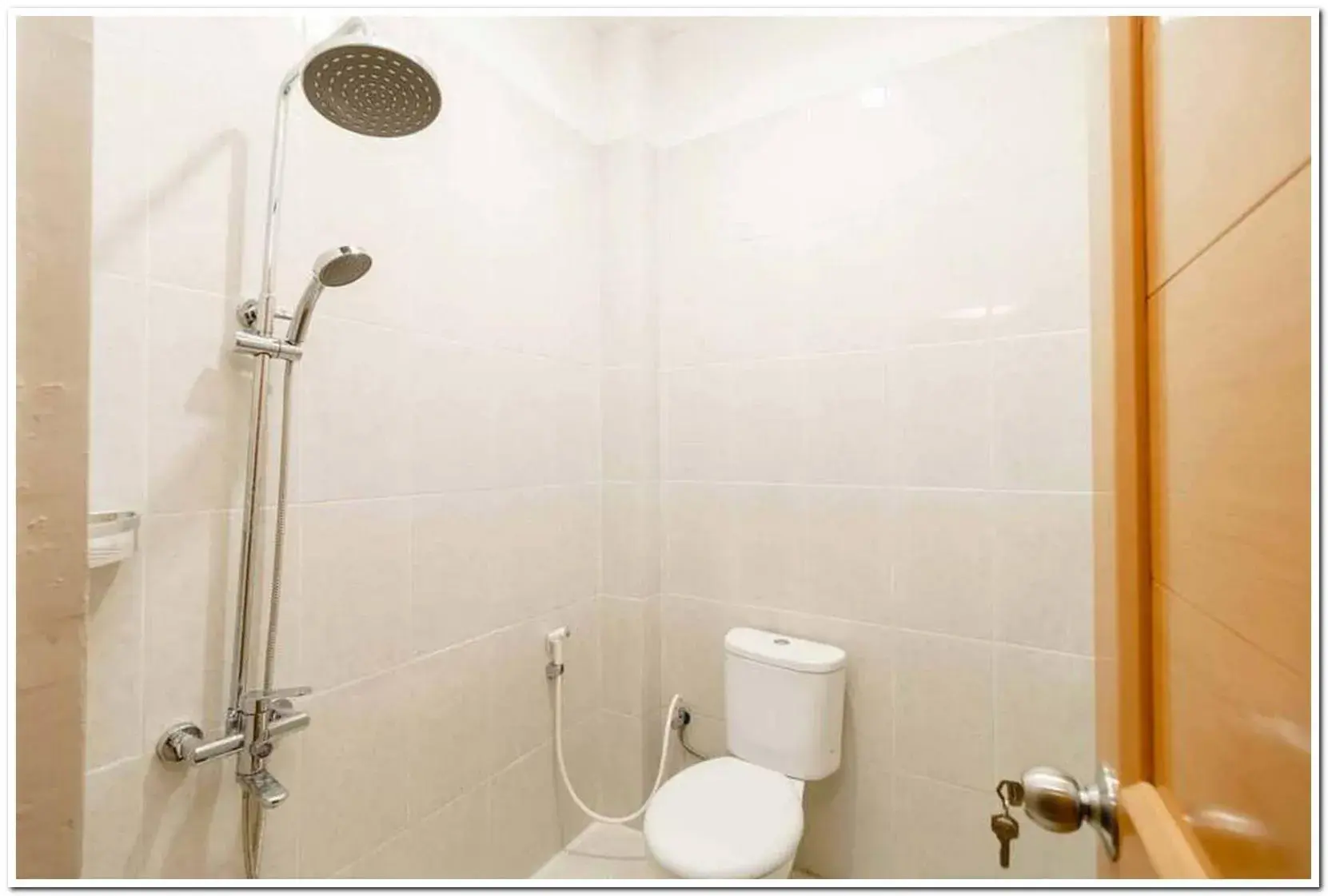 Double Room in RedDoorz near JIEXPO Kemayoran 2 Double Room in RedDoorz near JIEXPO Kemayoran 2