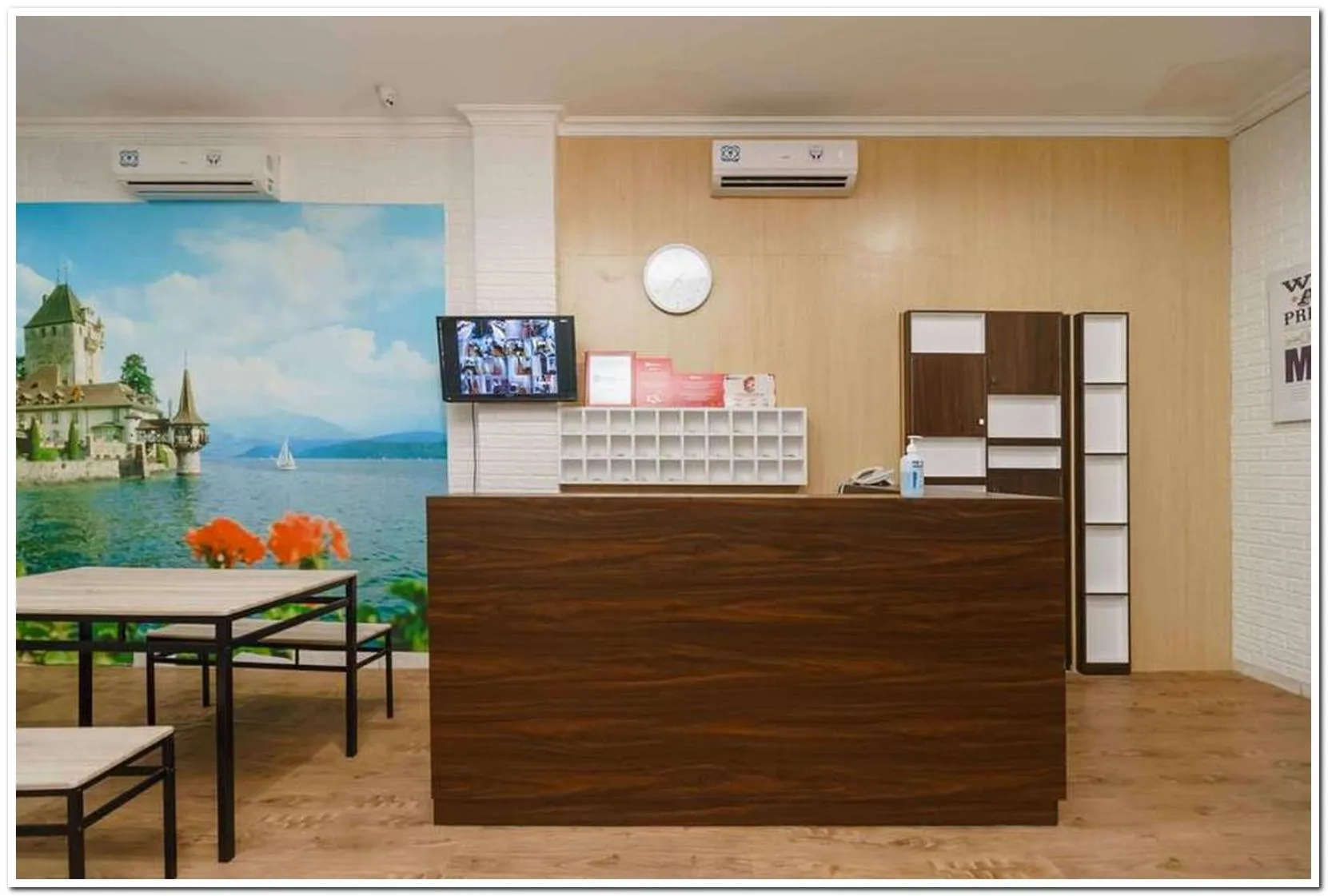 Lobby or reception in RedDoorz near JIEXPO Kemayoran 2