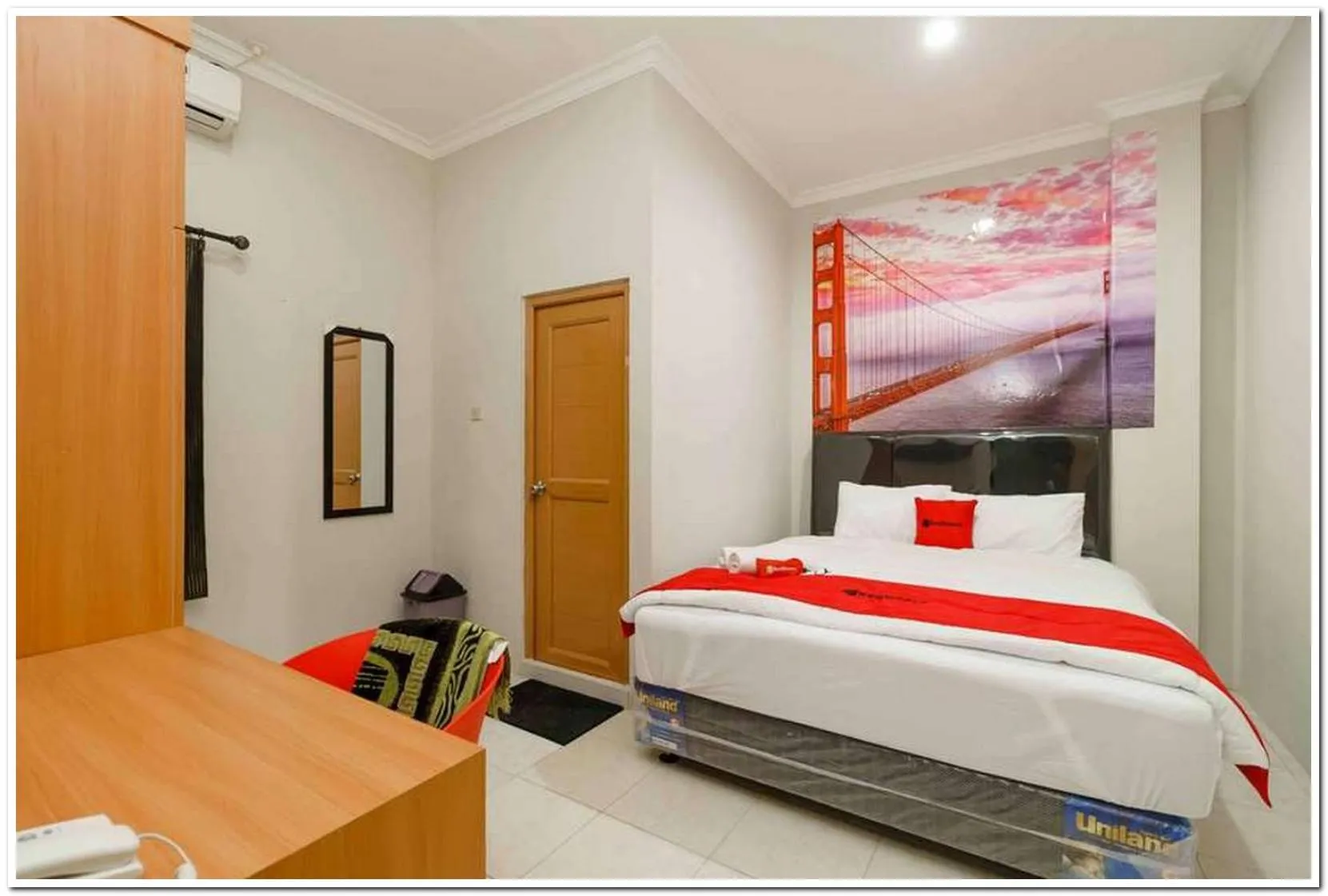 Bedroom, Bed in RedDoorz near JIEXPO Kemayoran 2