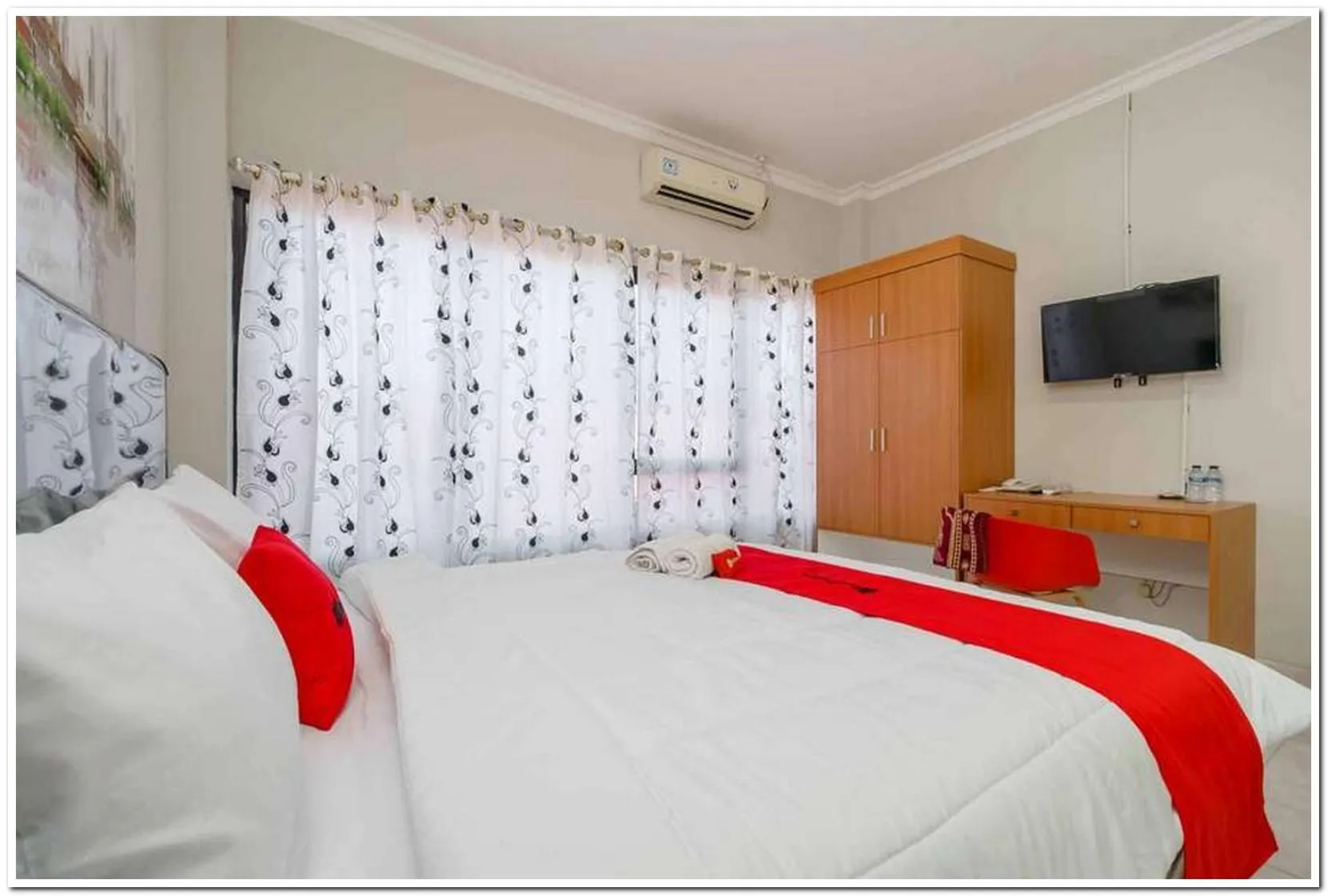 Bedroom, Bed in RedDoorz near JIEXPO Kemayoran 2