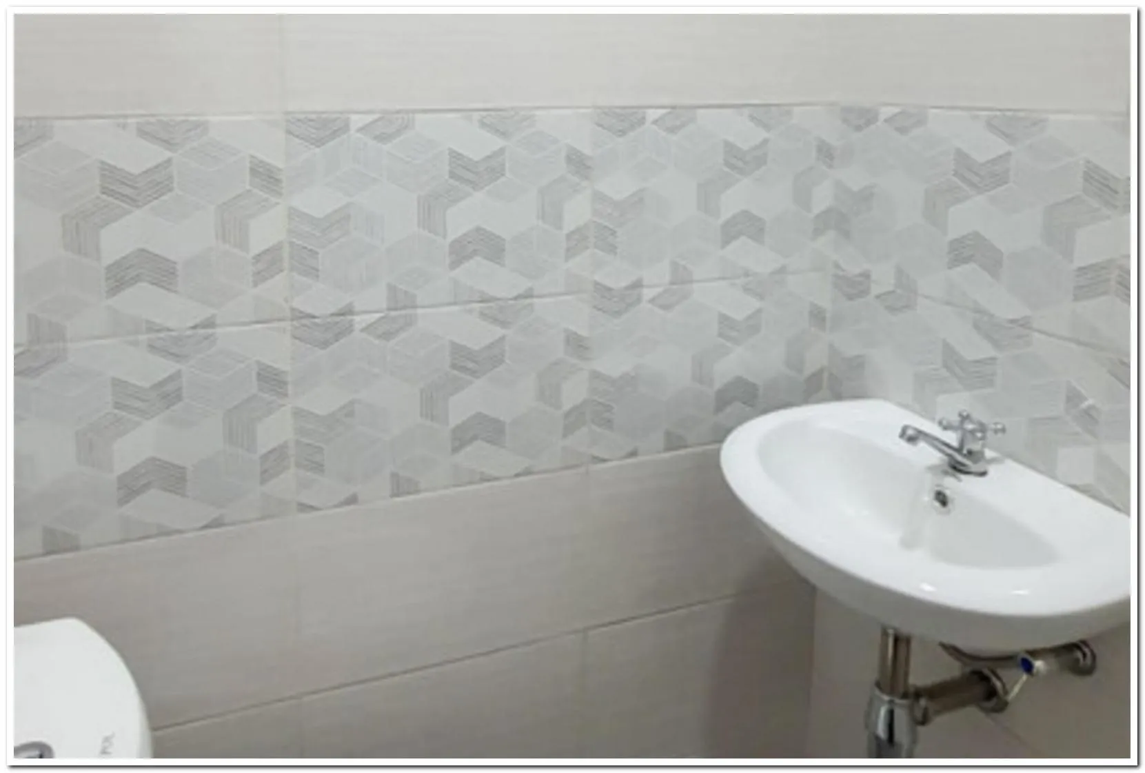 Bathroom in RedDoorz Syariah near Solo Square Mall