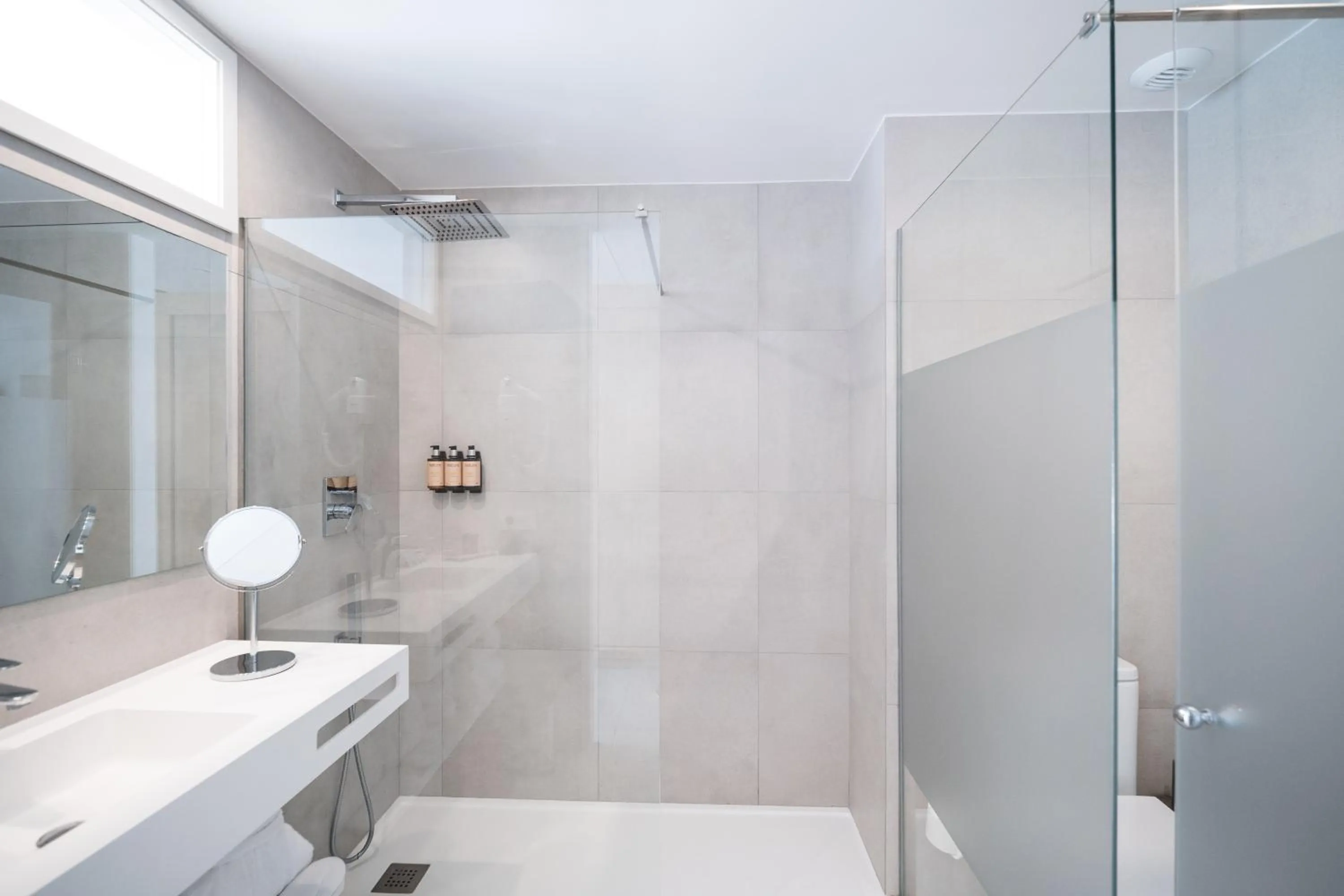 Shower in Petit Sagitario Adults only